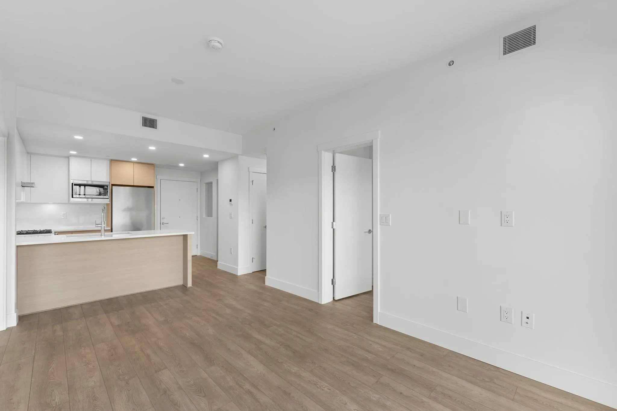 419 4788 Hastings Street