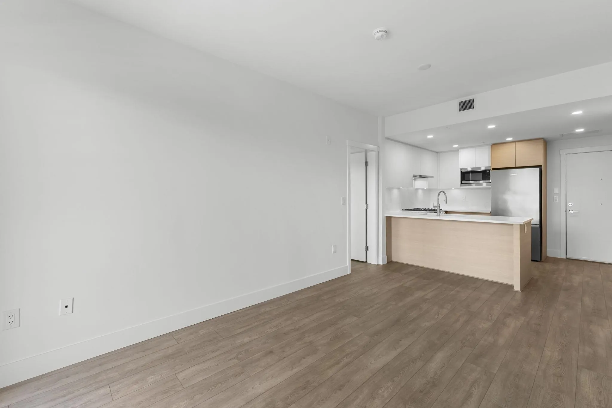 419 4788 Hastings Street