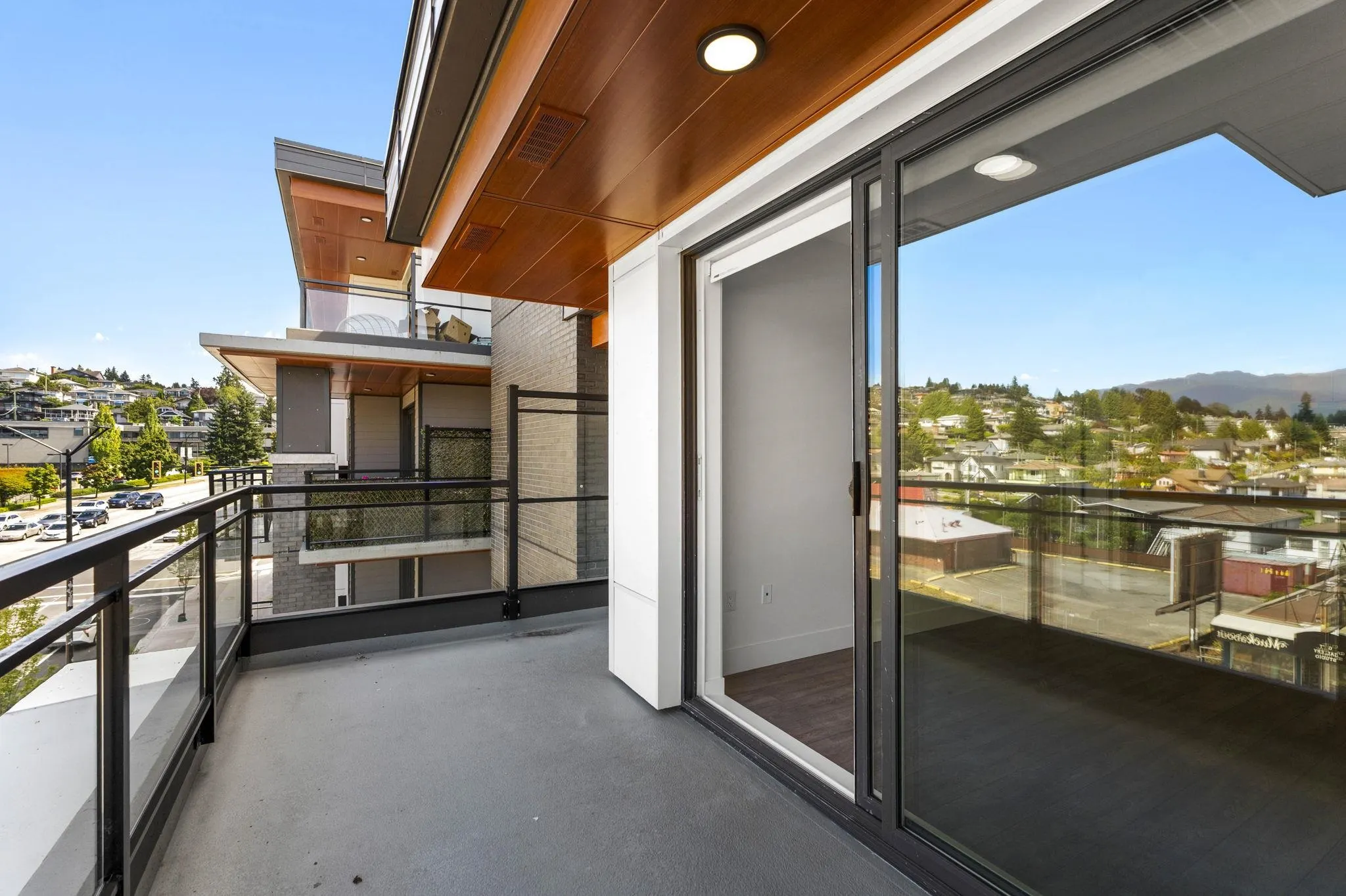 419 4788 Hastings Street