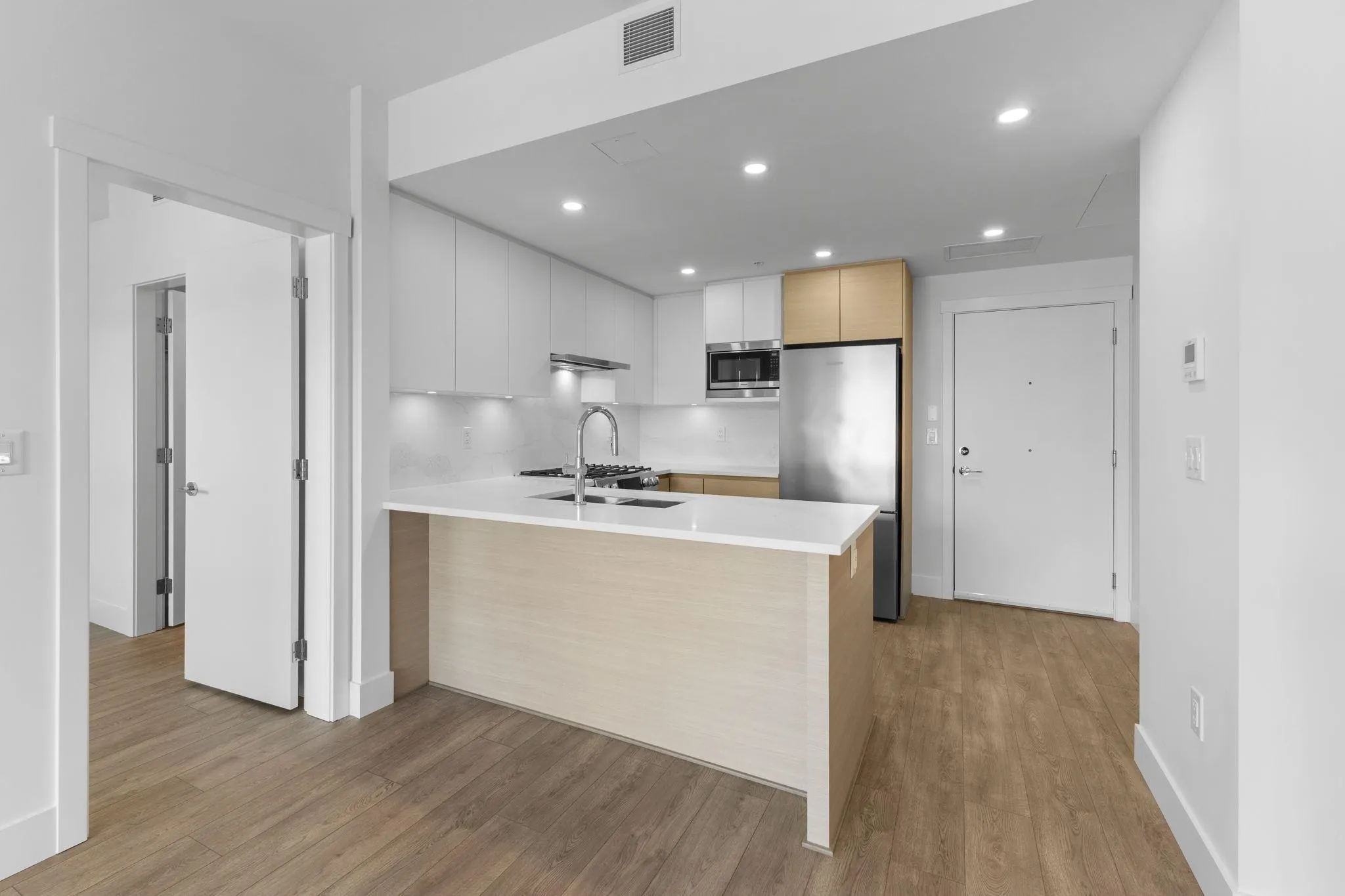 419 4788 Hastings Street