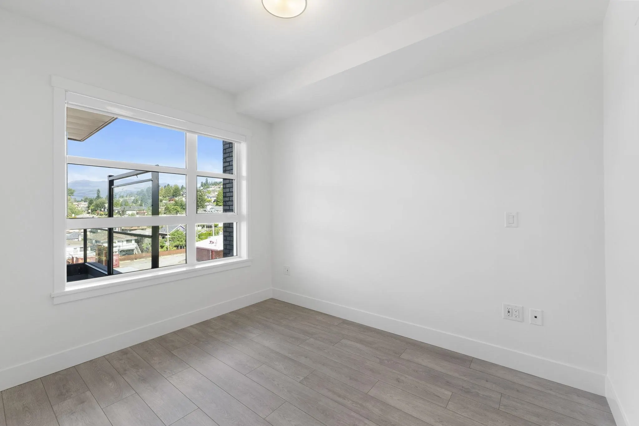419 4788 Hastings Street