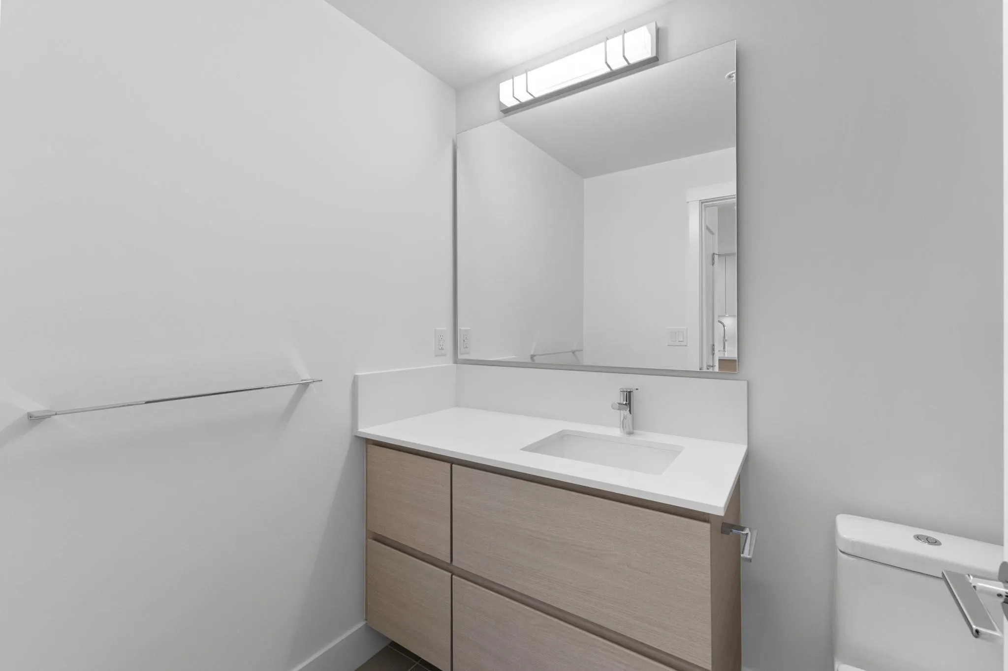 419 4788 Hastings Street