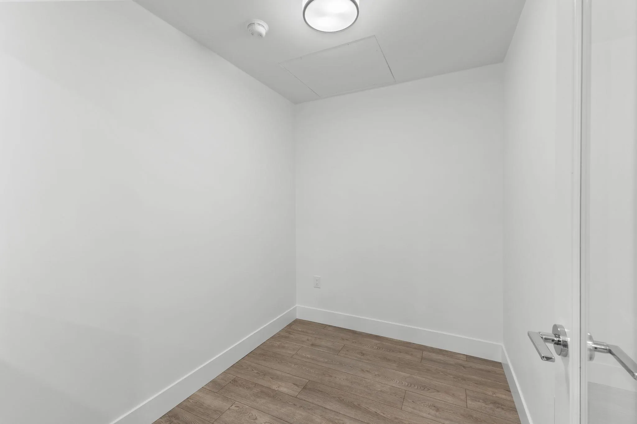 419 4788 Hastings Street