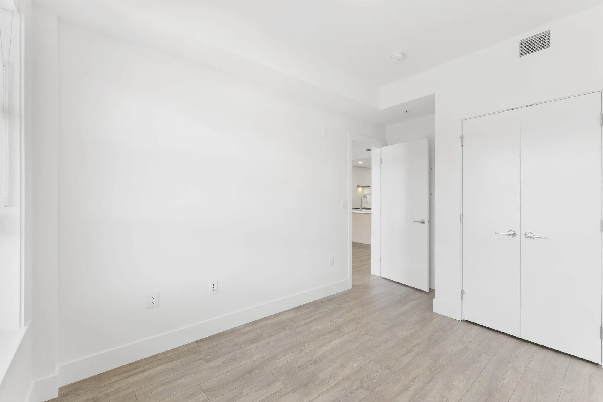 419 4788 Hastings Street