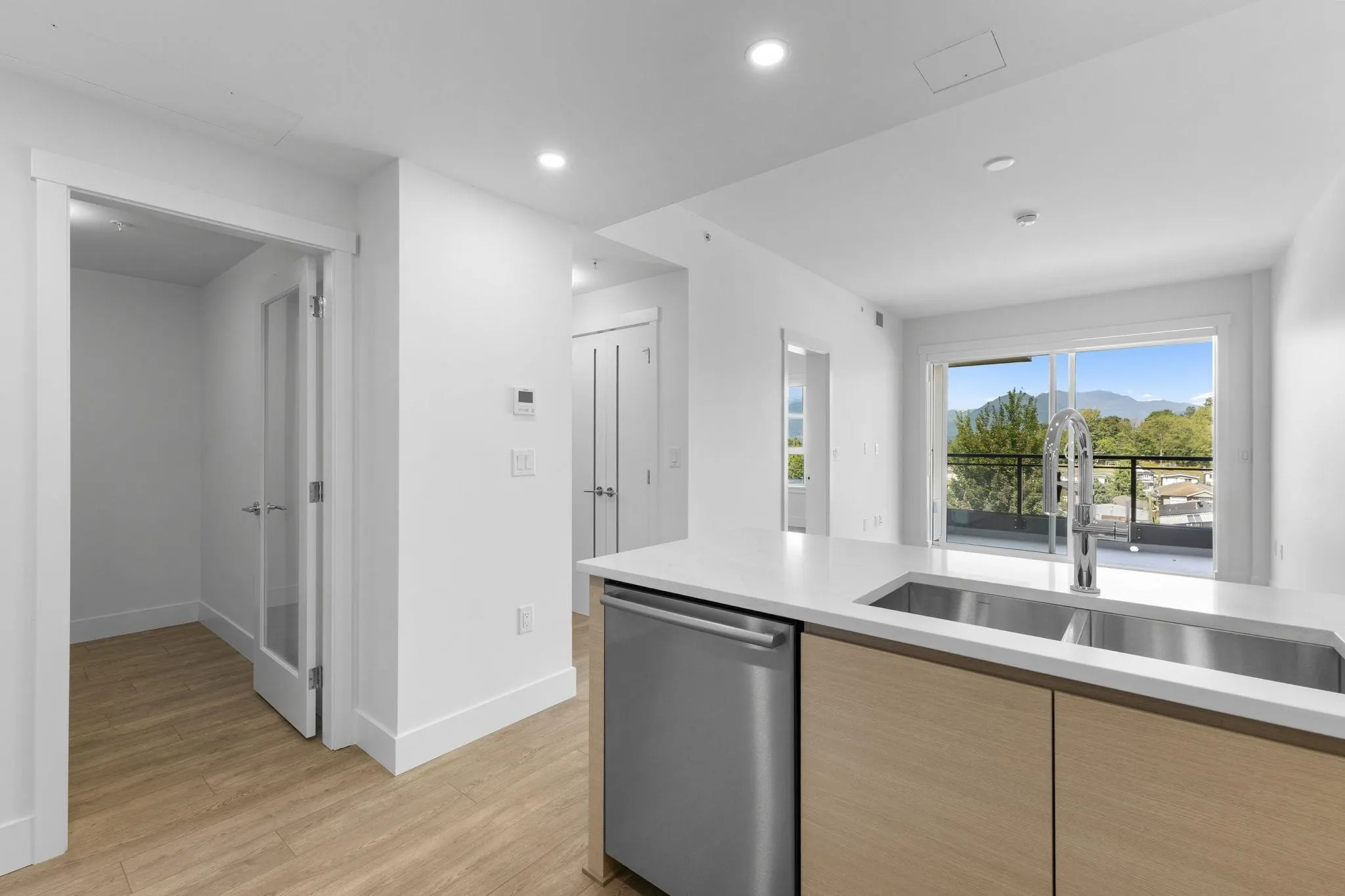 419 4788 Hastings Street