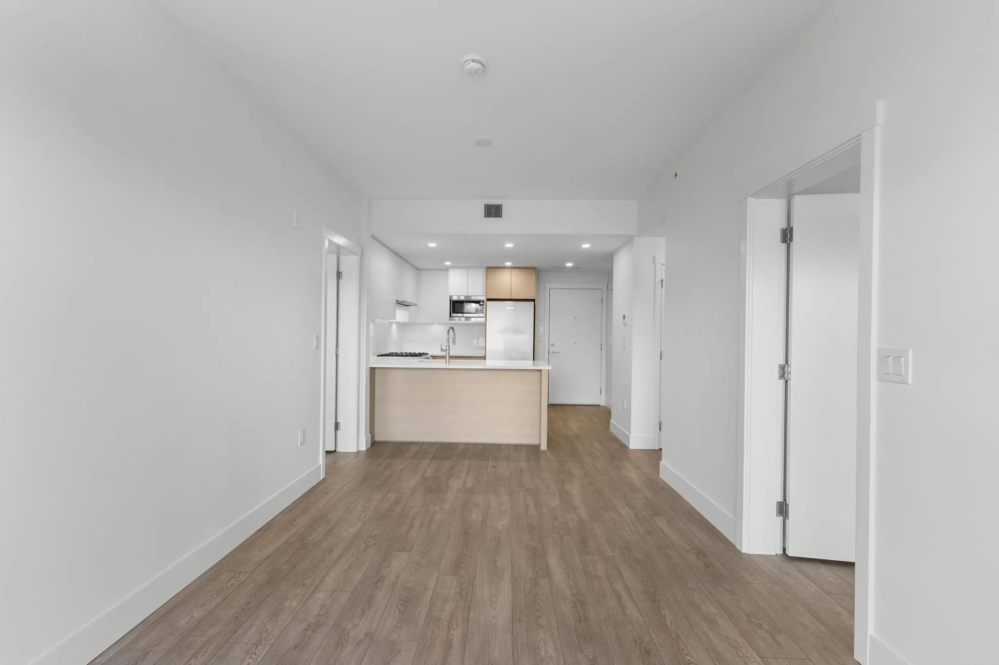 419 4788 Hastings Street