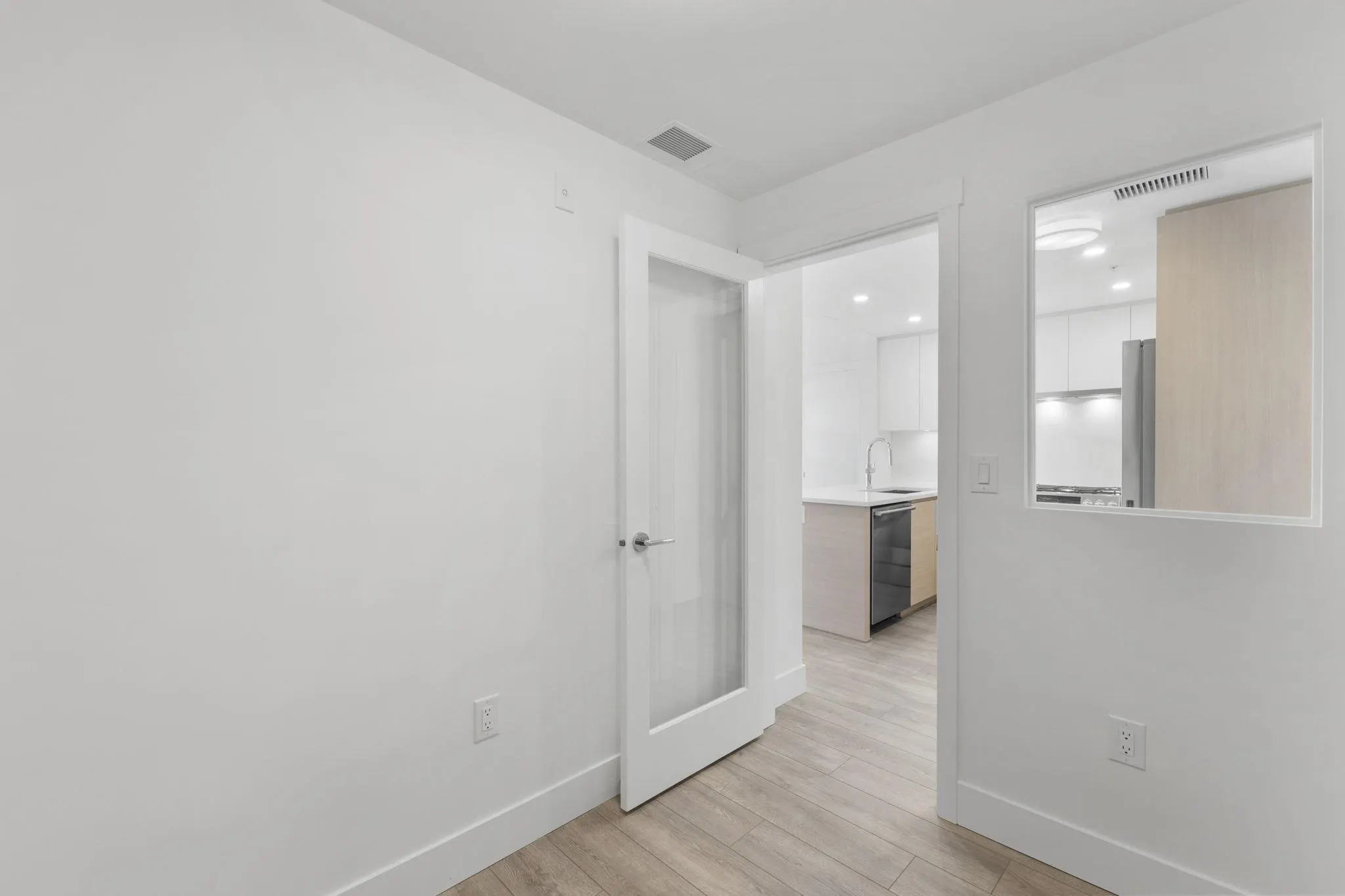 419 4788 Hastings Street
