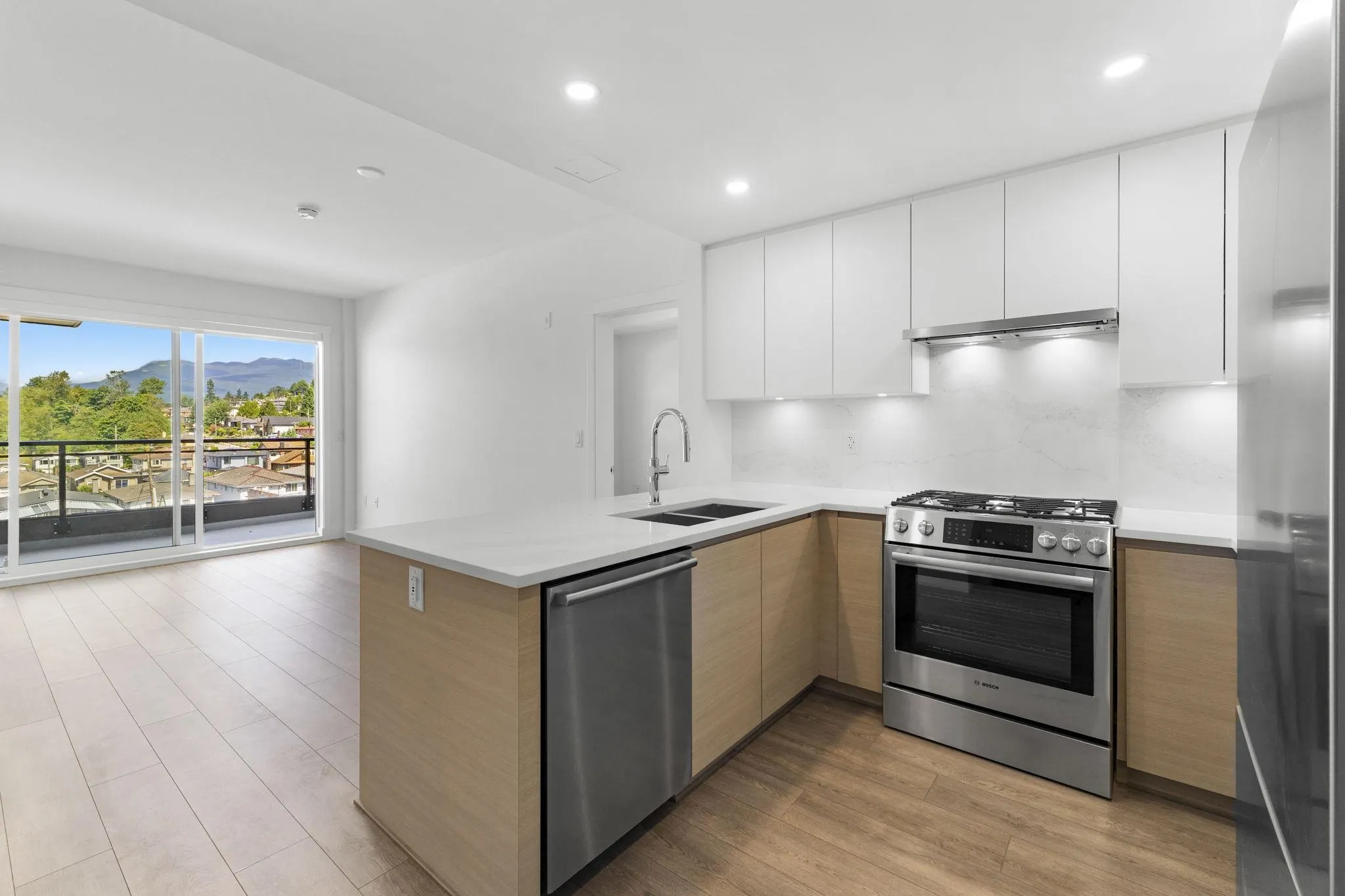 419 4788 Hastings Street