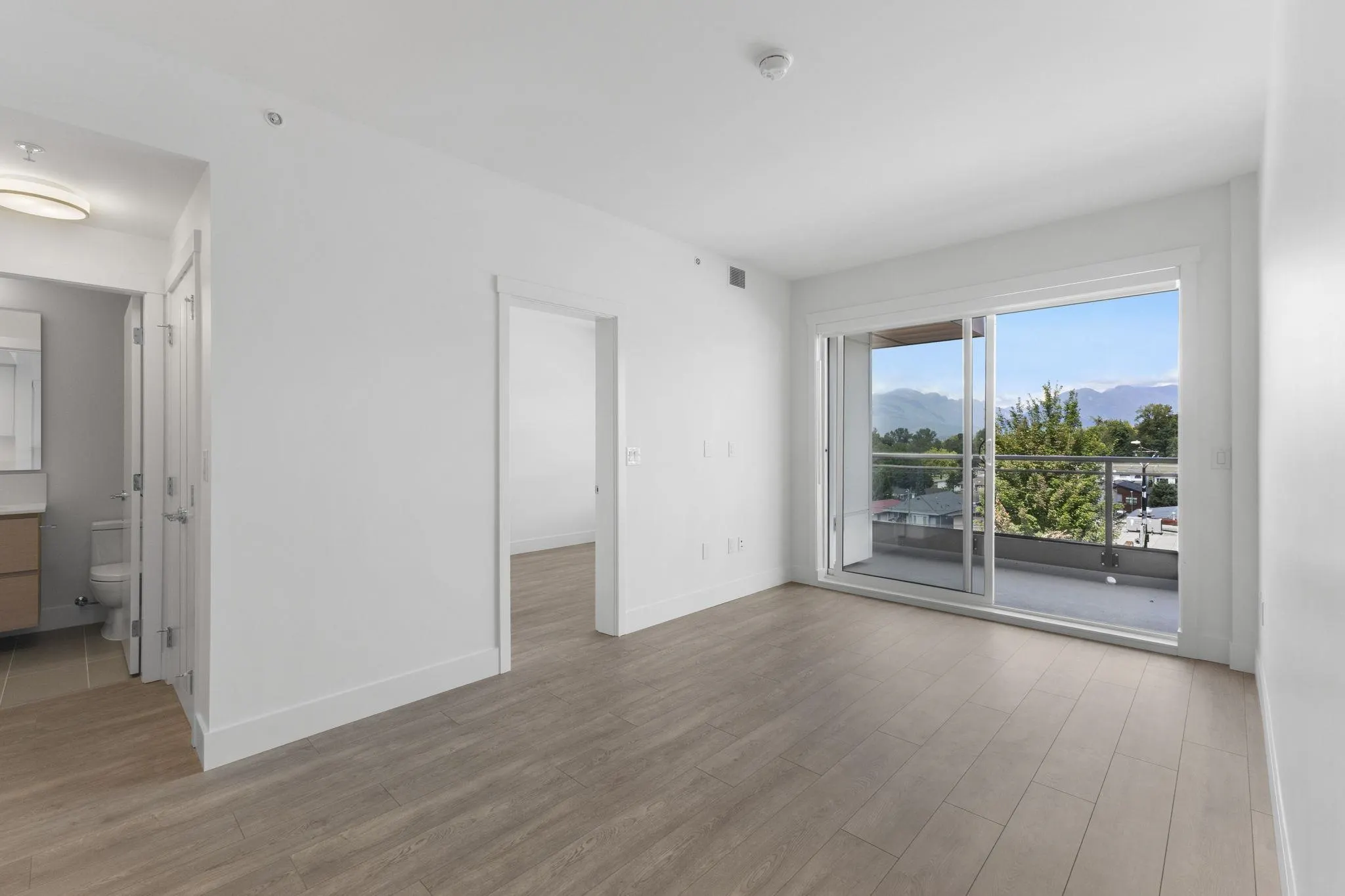 419 4788 Hastings Street