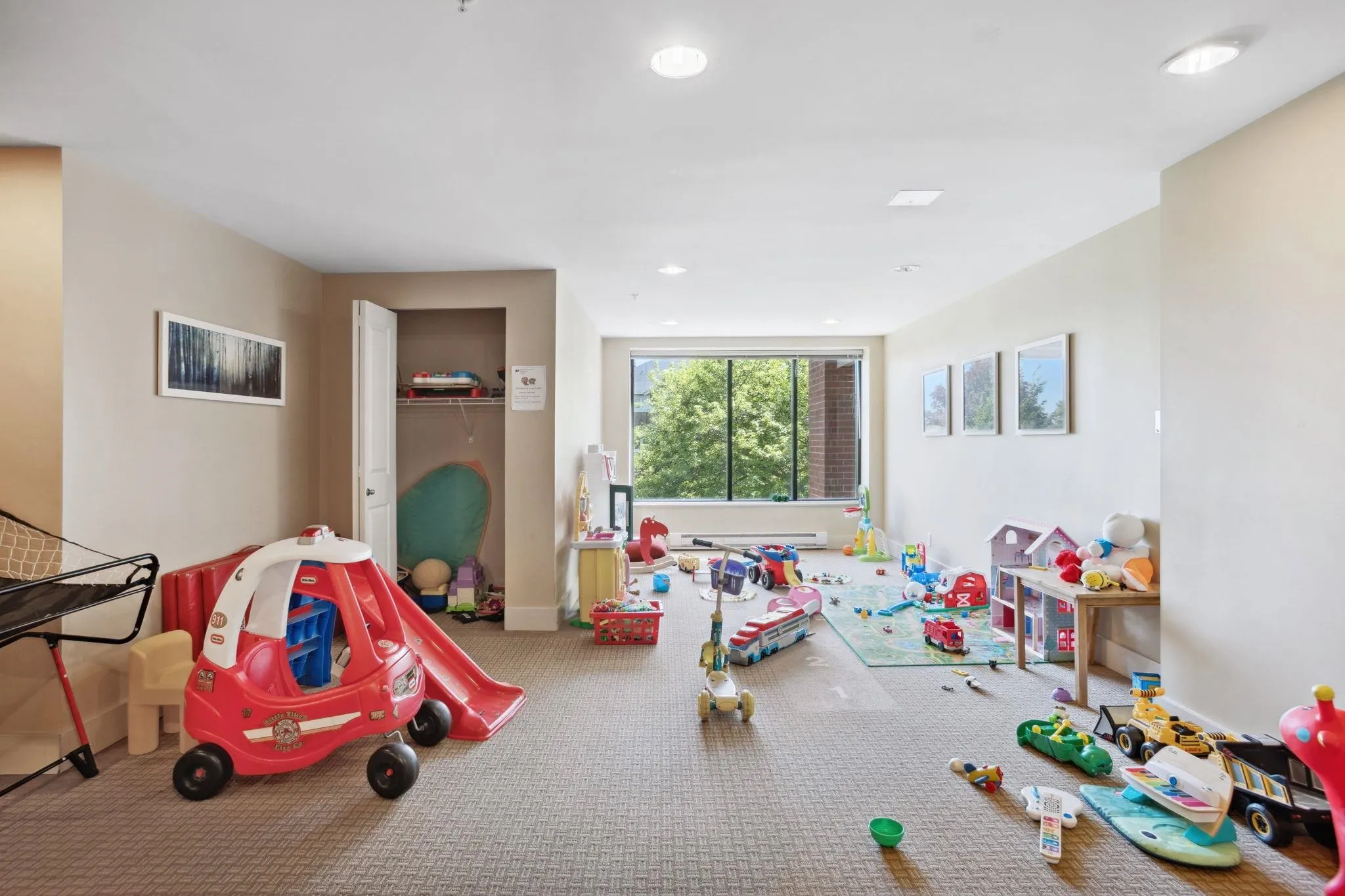 1401 15 E Royal Avenue