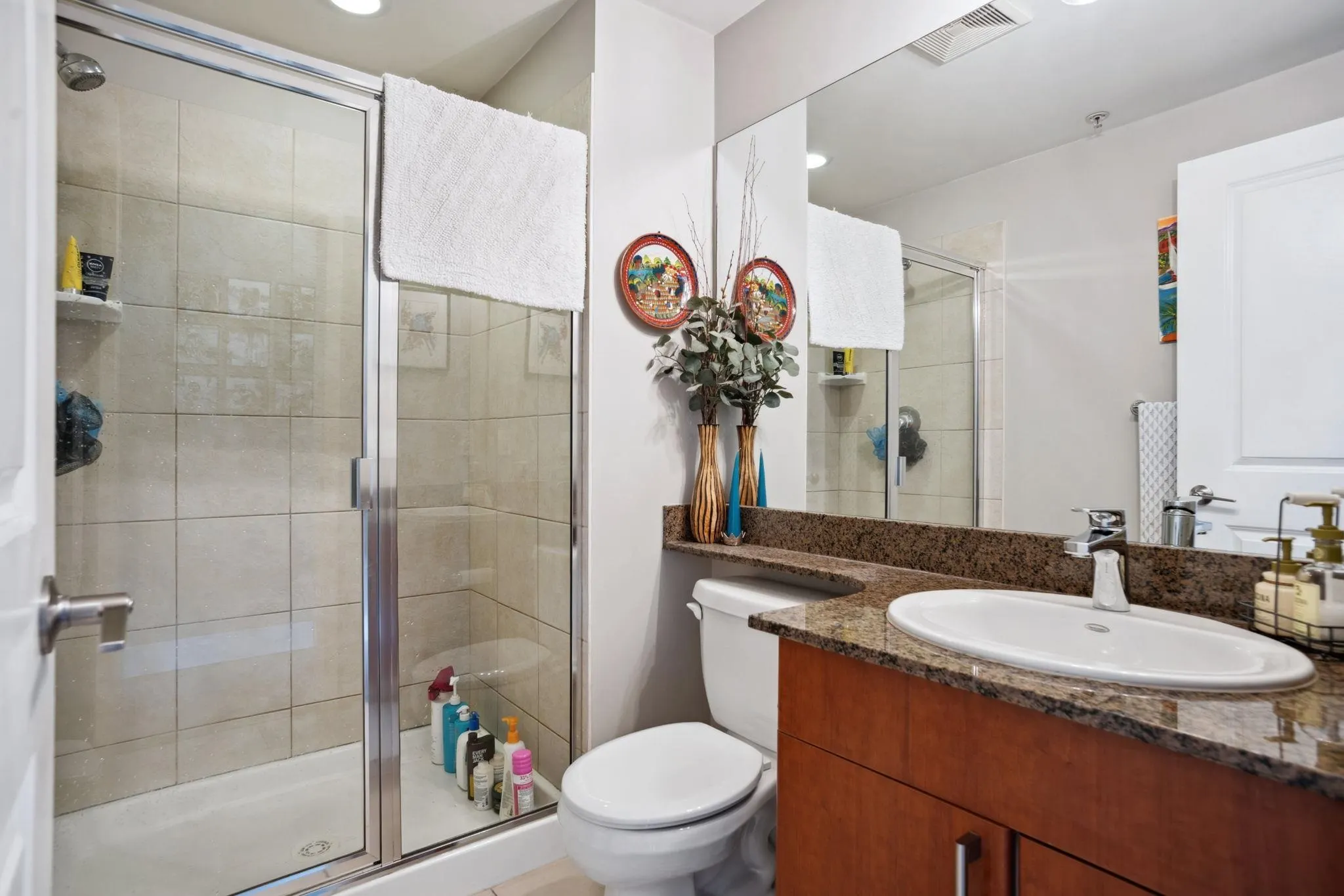 1401 15 E Royal Avenue