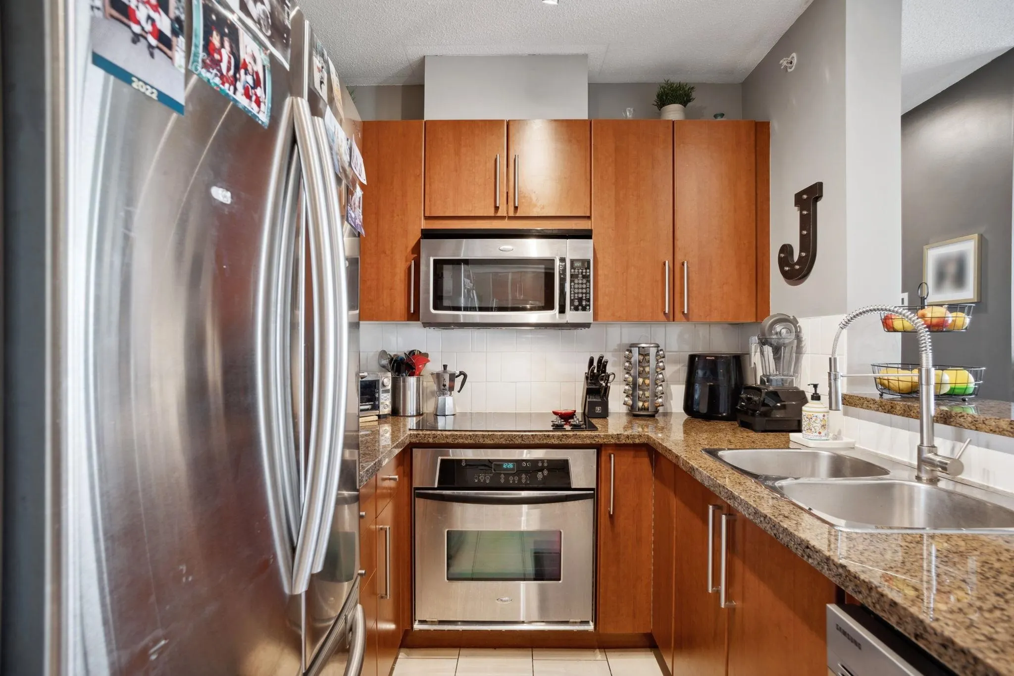 1401 15 E Royal Avenue