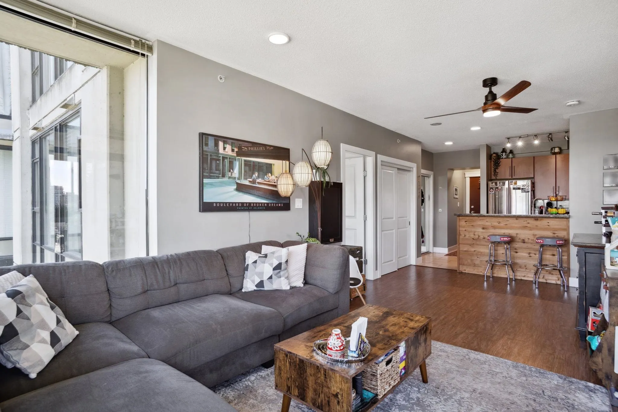 1401 15 E Royal Avenue