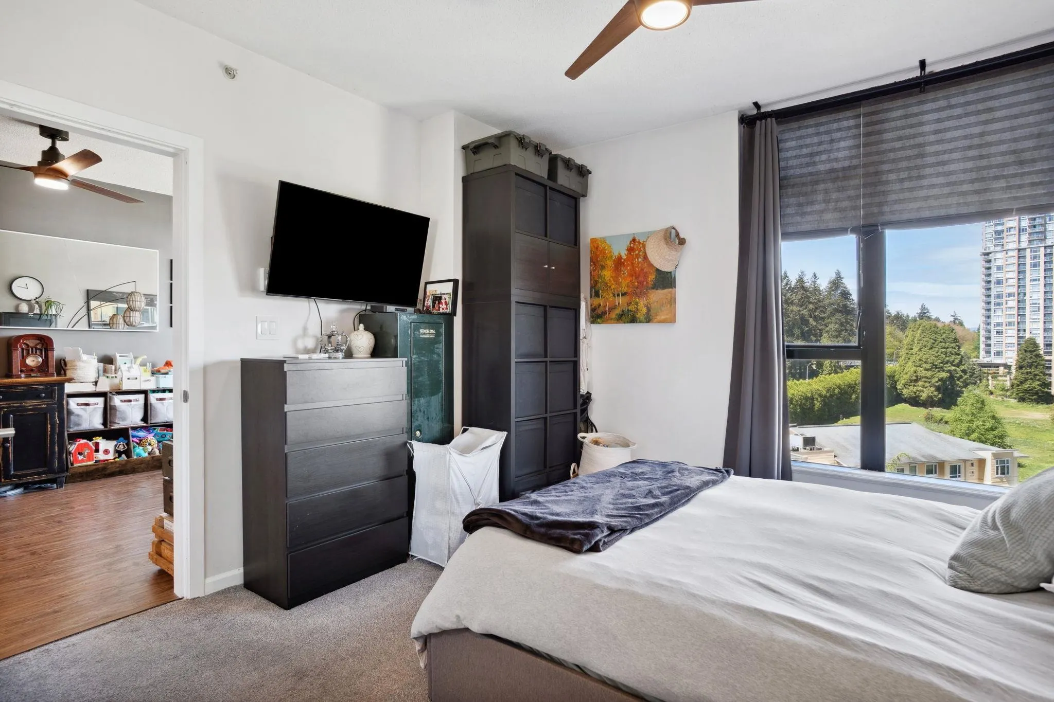 1401 15 E Royal Avenue