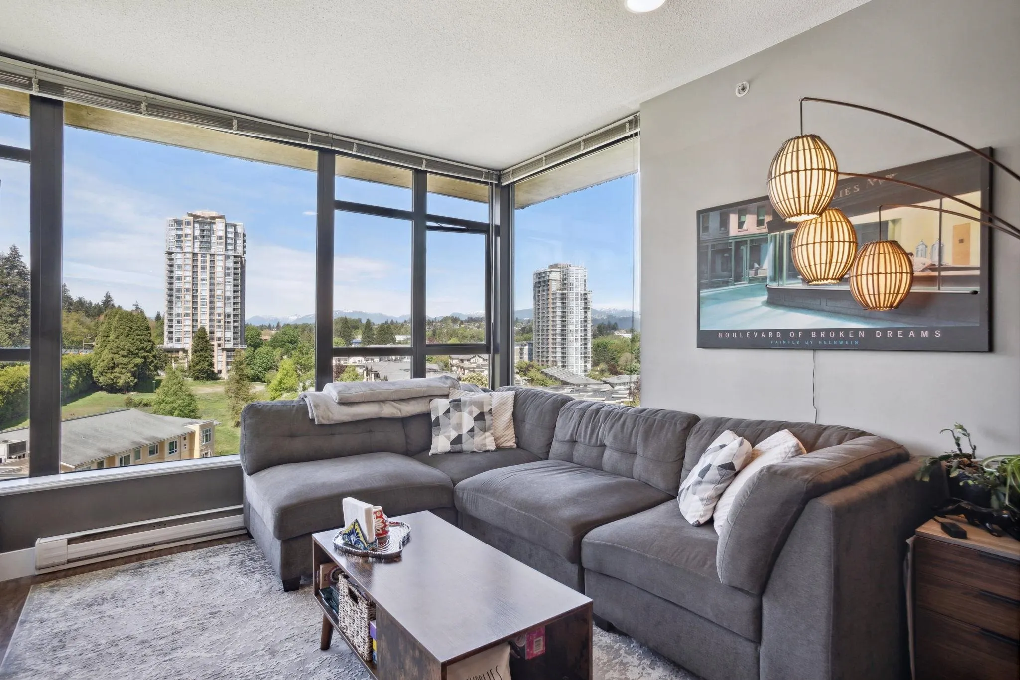 1401 15 E Royal Avenue