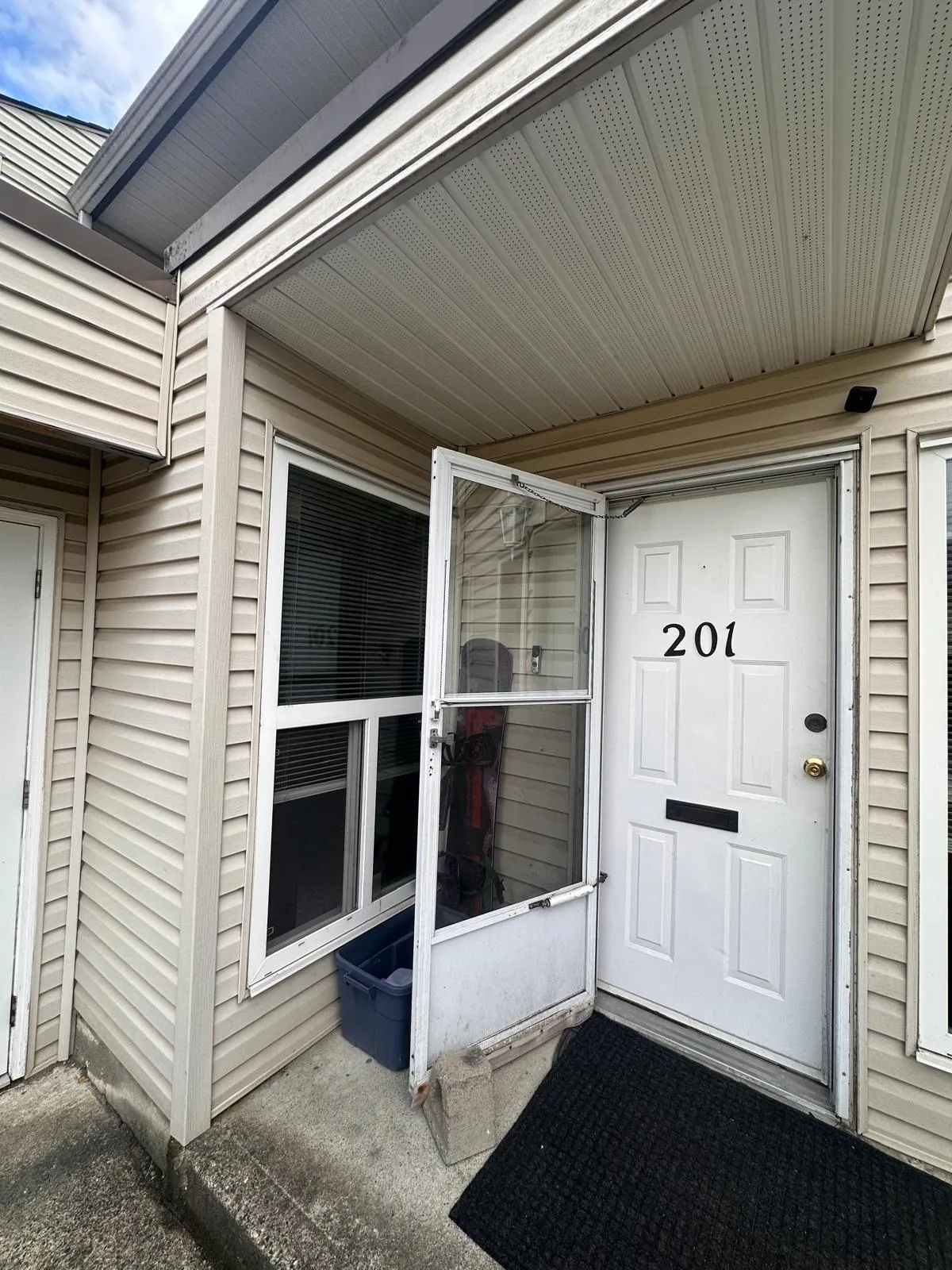 201 32550 Maclure Road