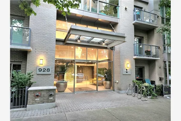 1503 928 Richards Street