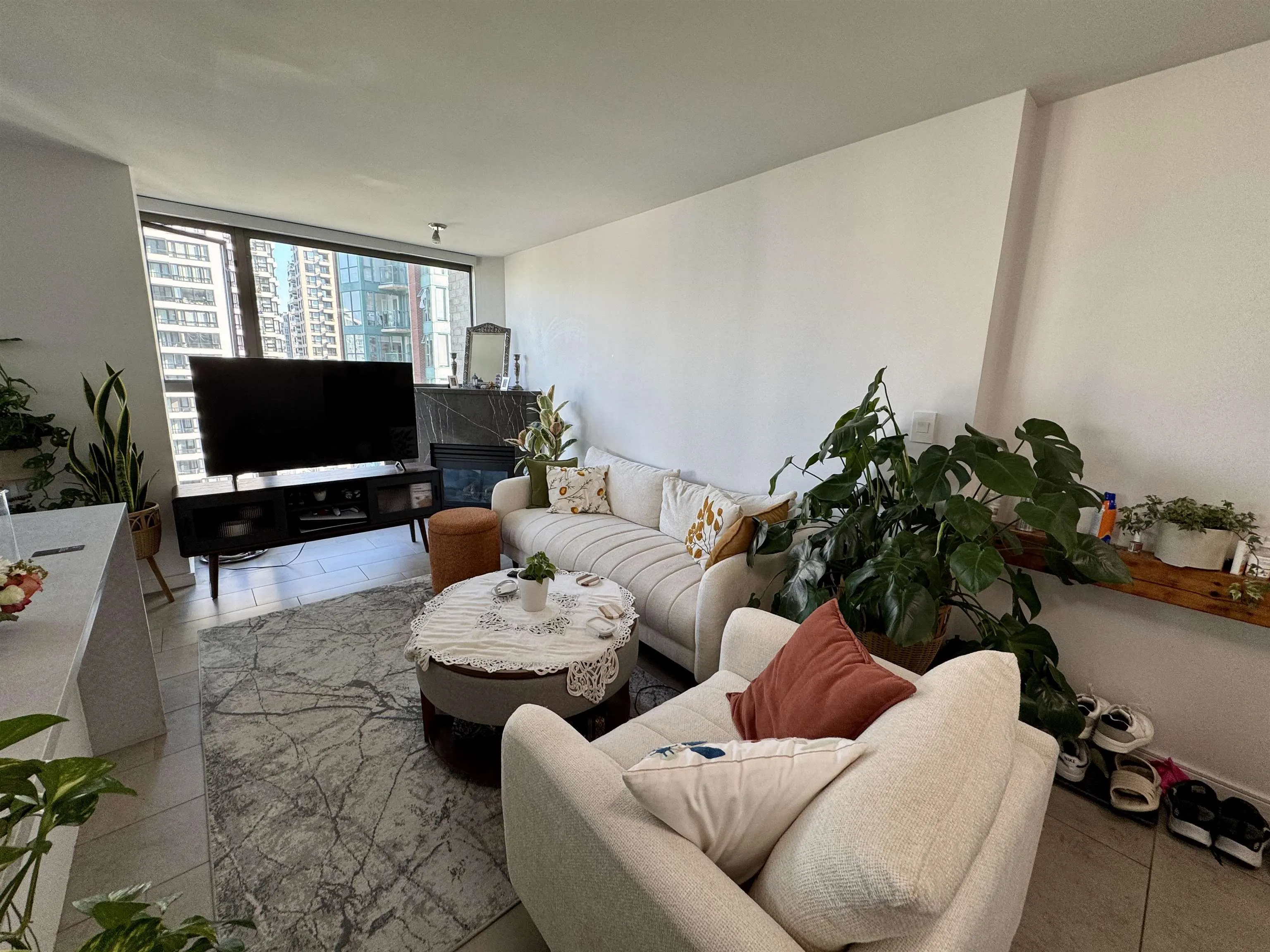 1503 928 Richards Street