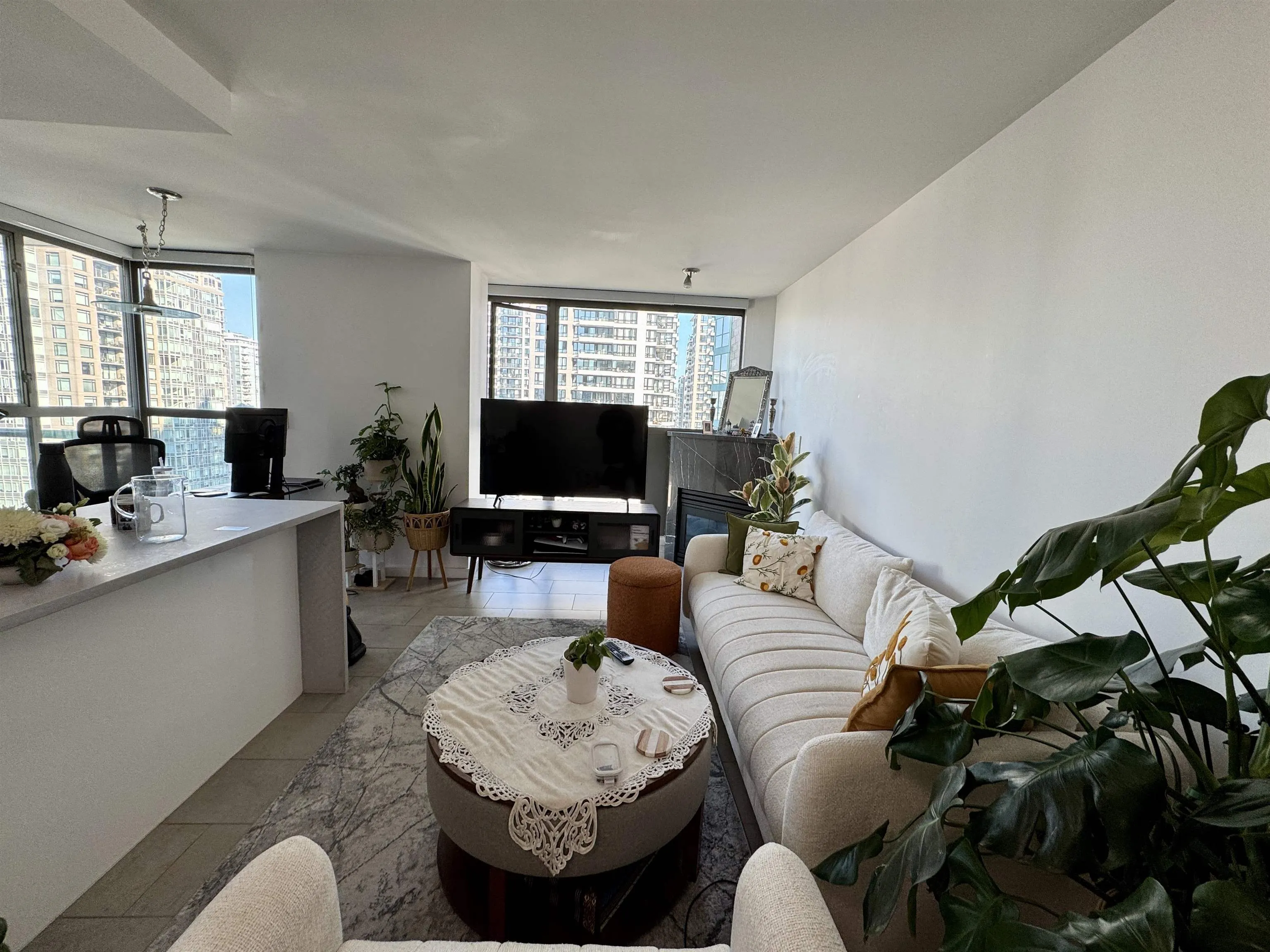 1503 928 Richards Street