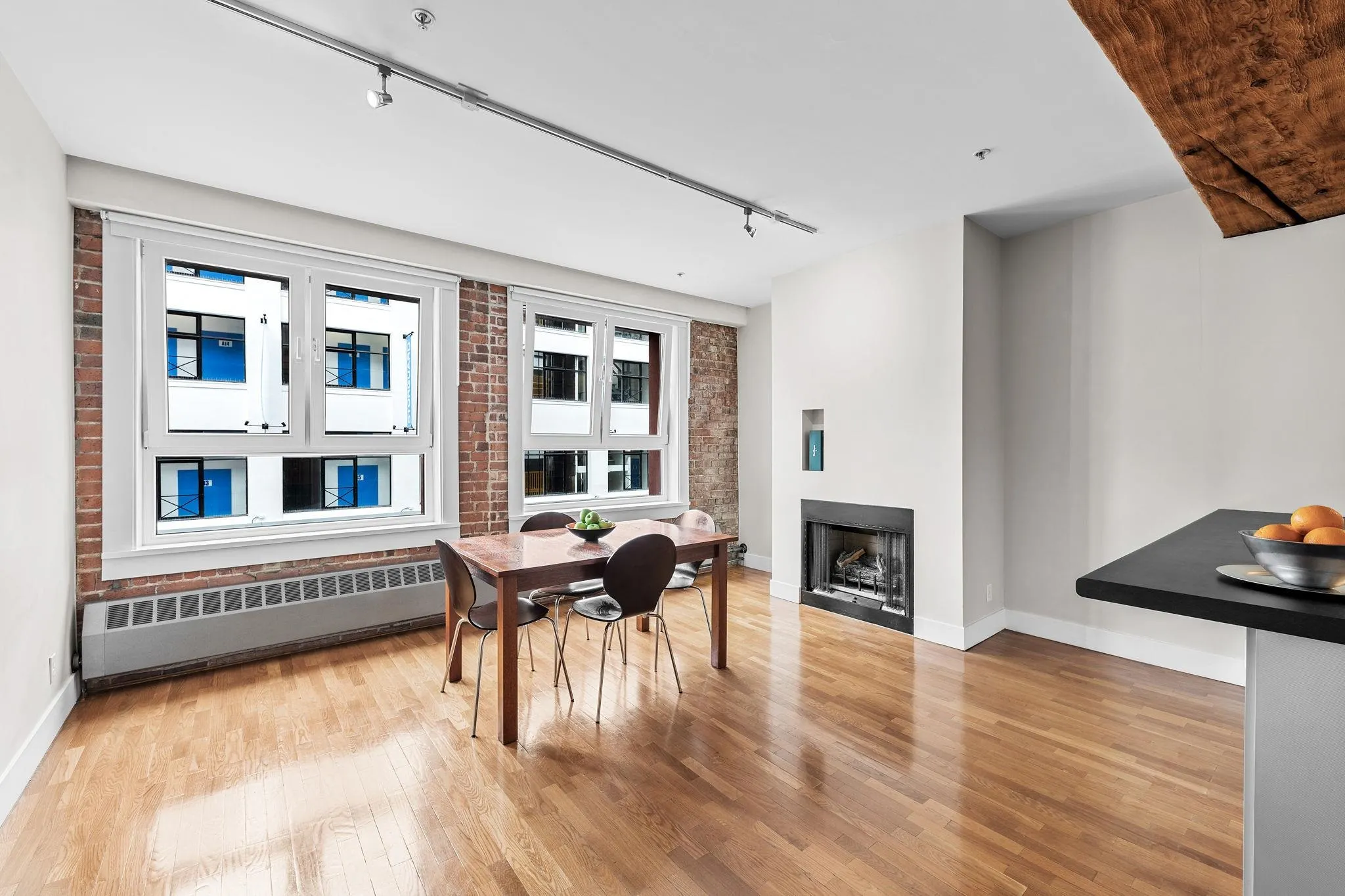 201 869 Beatty Street