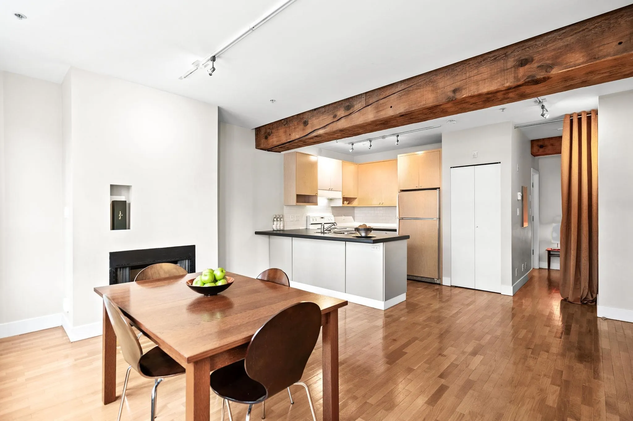 201 869 Beatty Street