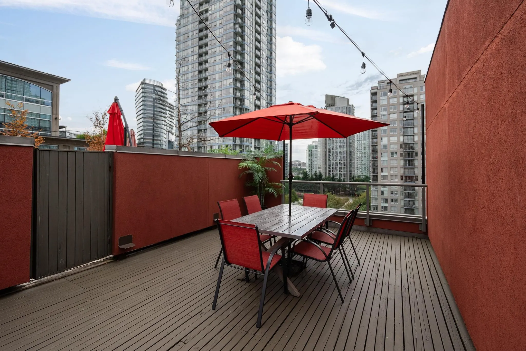 201 869 Beatty Street
