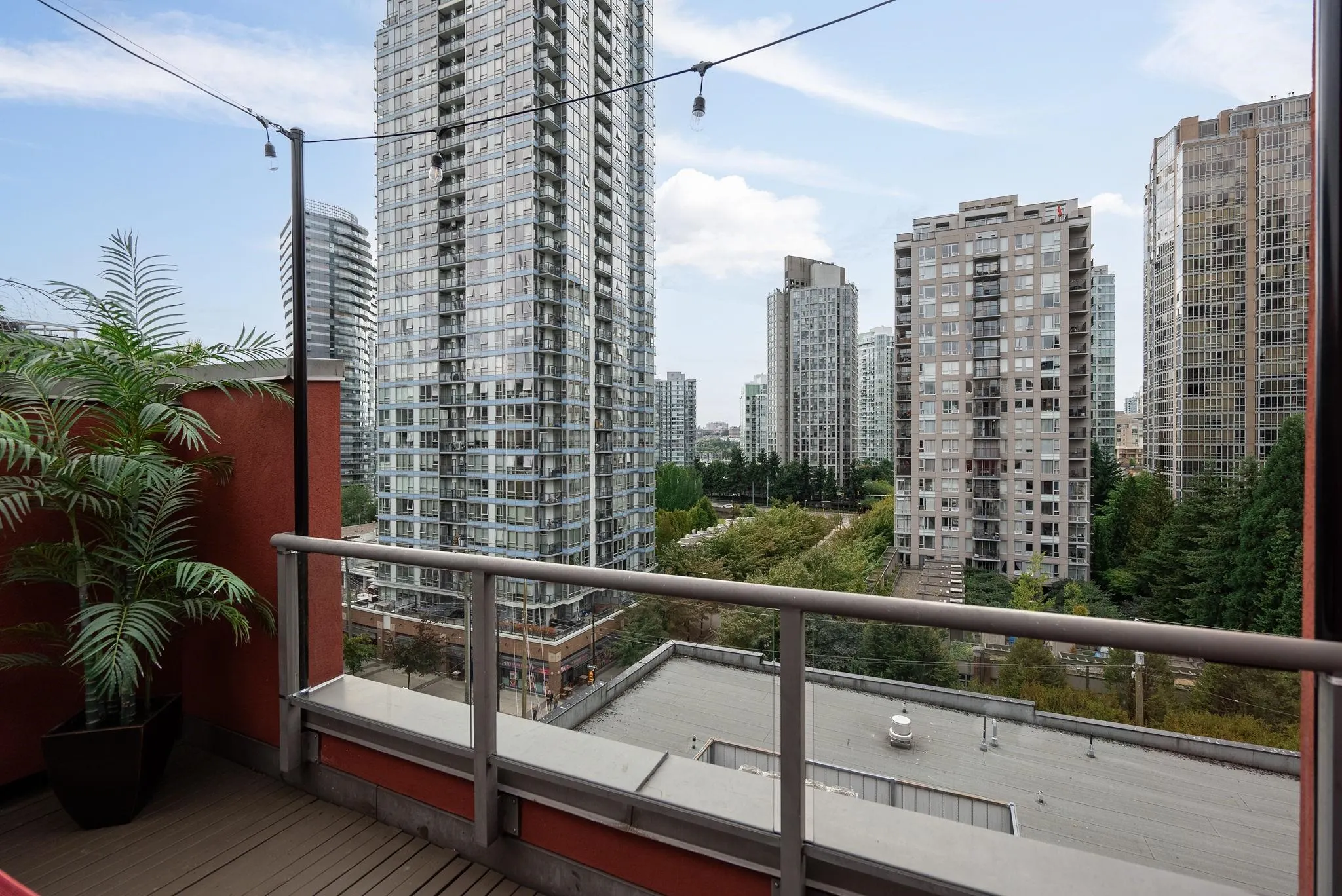 201 869 Beatty Street