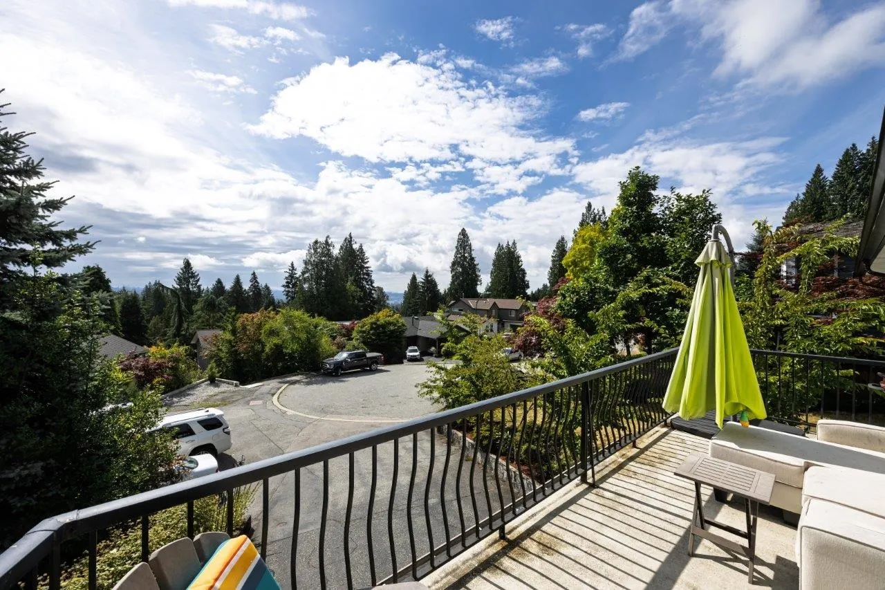 4577 Meadowbank Close