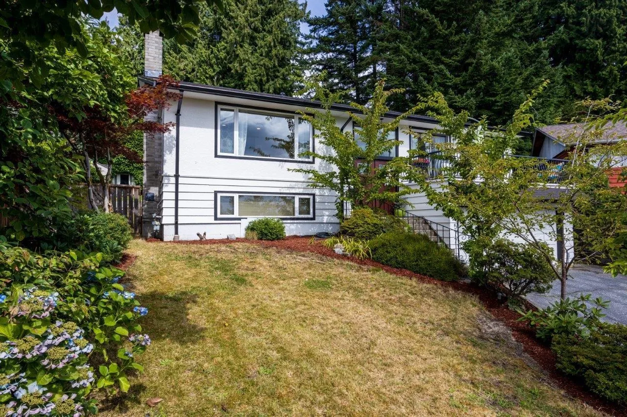 4577 Meadowbank Close