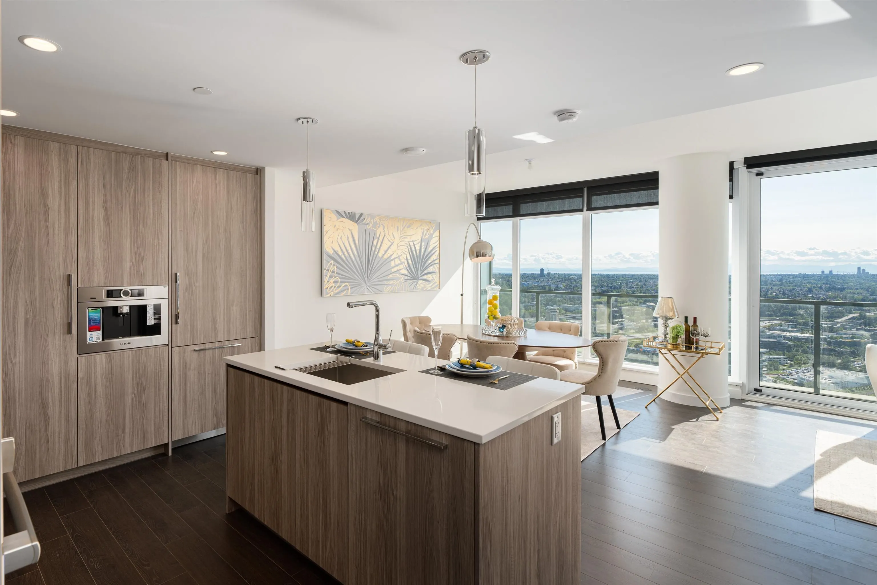 5302 4880 Lougheed Highway
