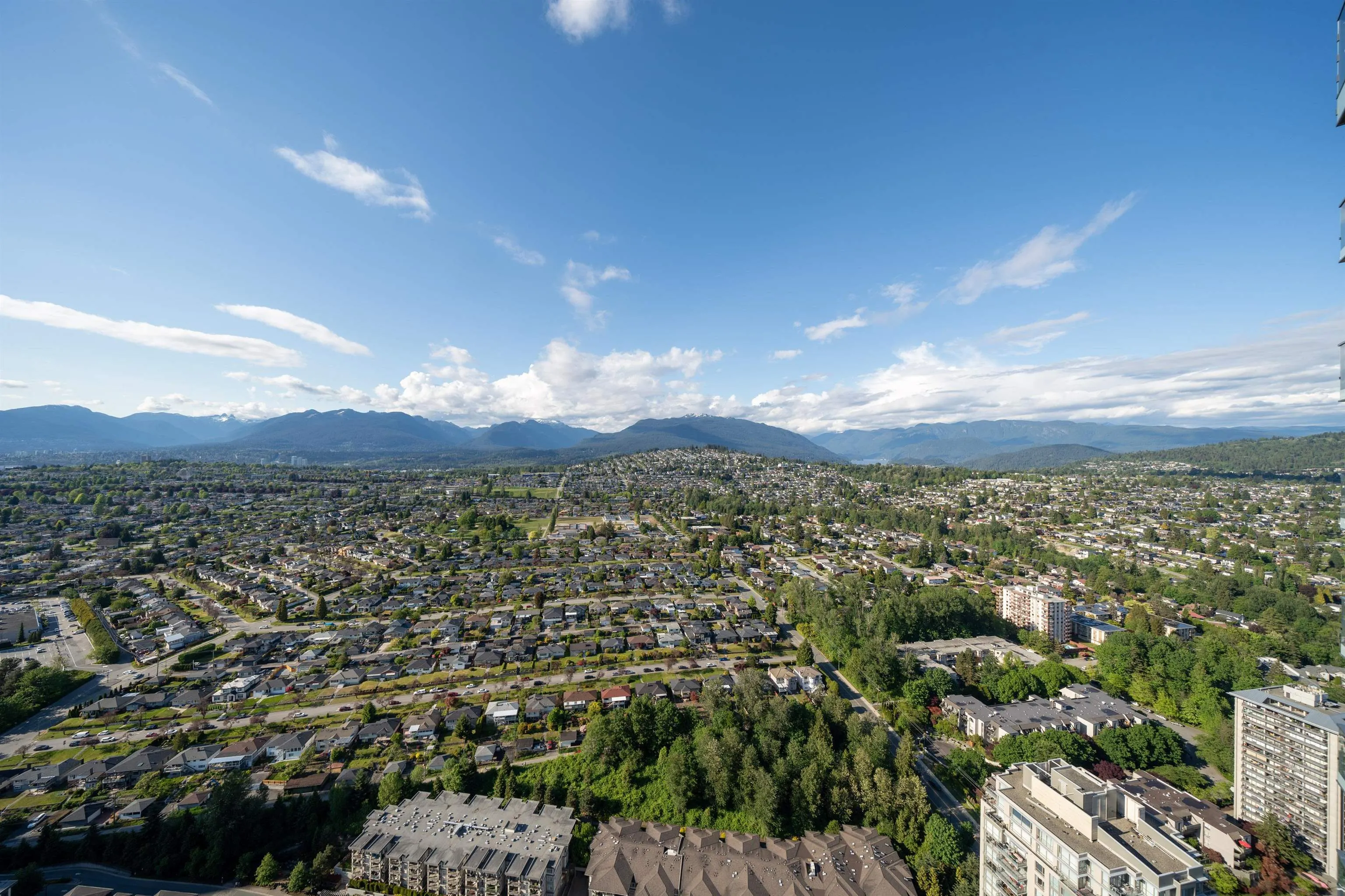 5302 4880 Lougheed Highway