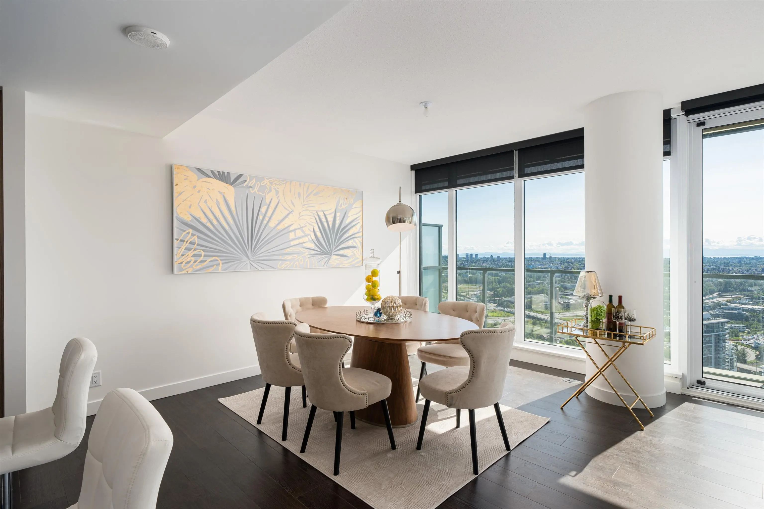 5302 4880 Lougheed Highway