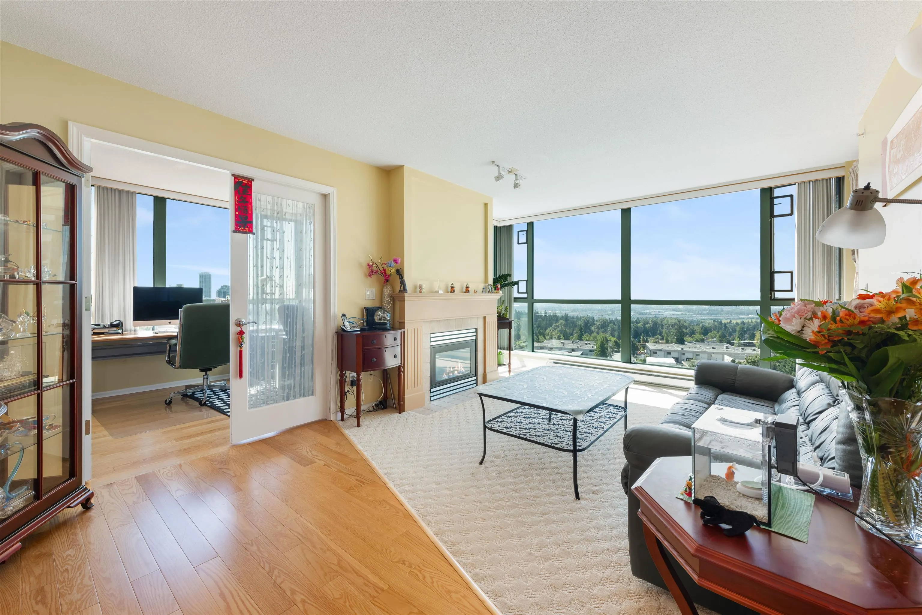 1203 6611 Southoaks Crescent