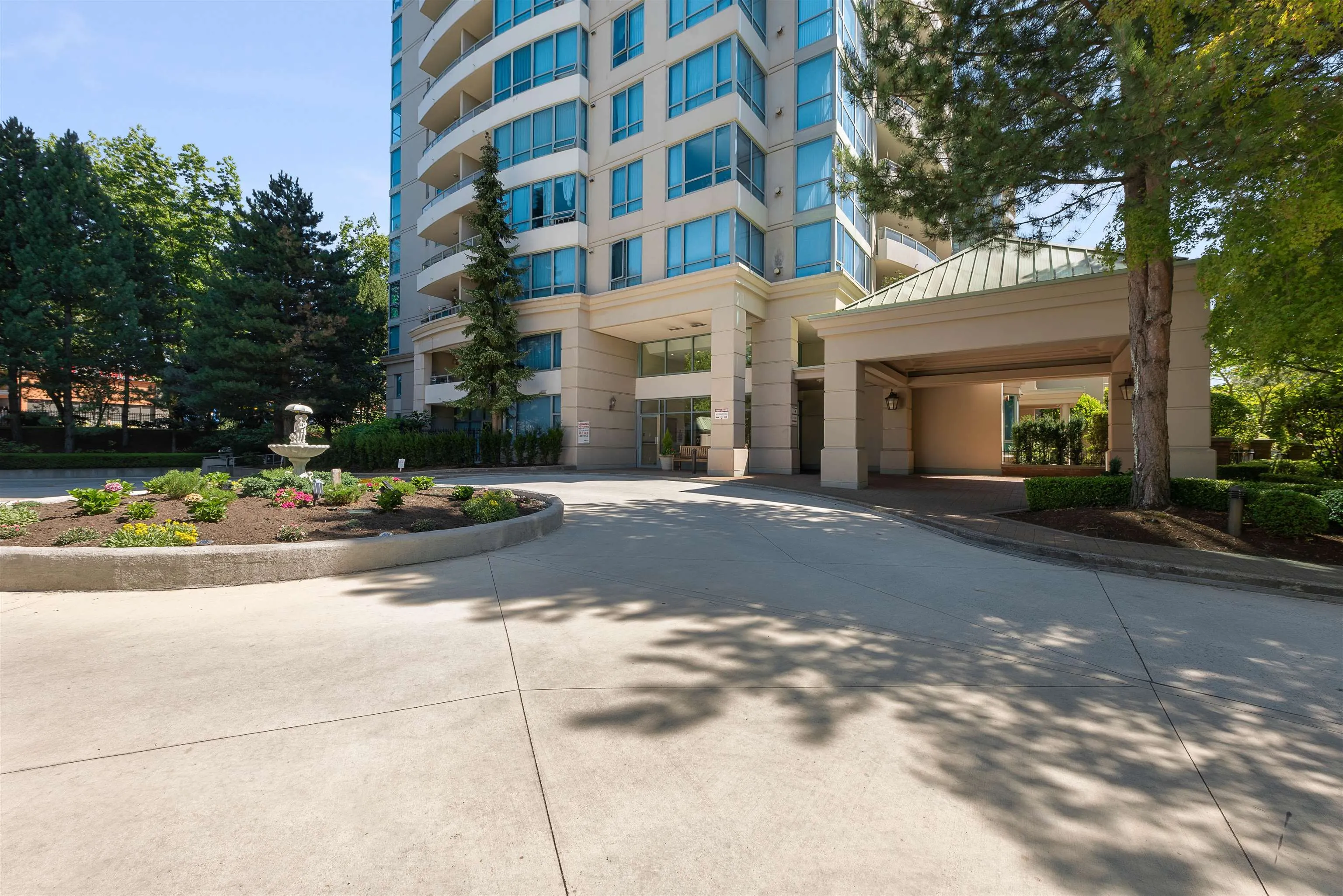 1203 6611 Southoaks Crescent