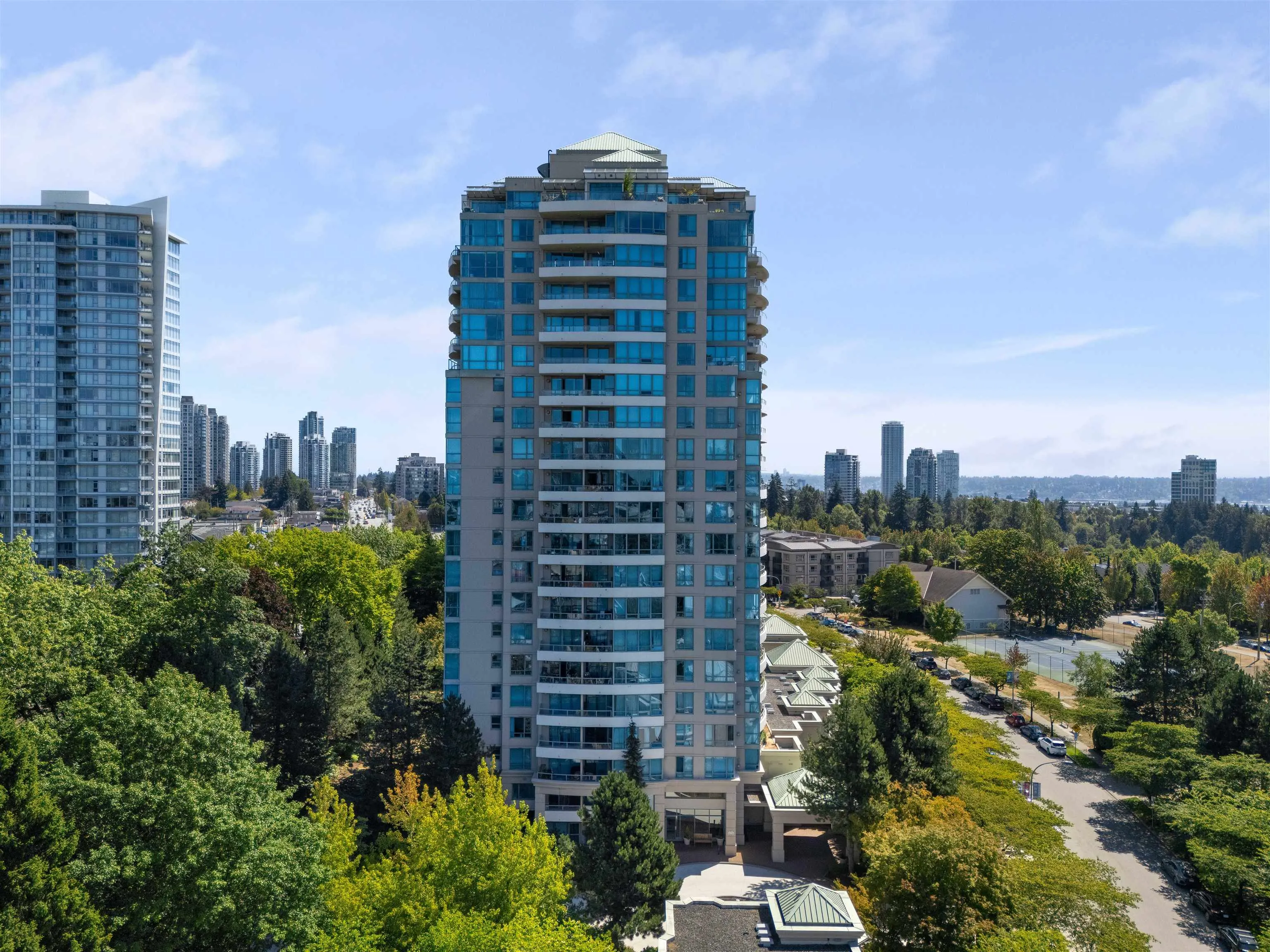 1203 6611 Southoaks Crescent