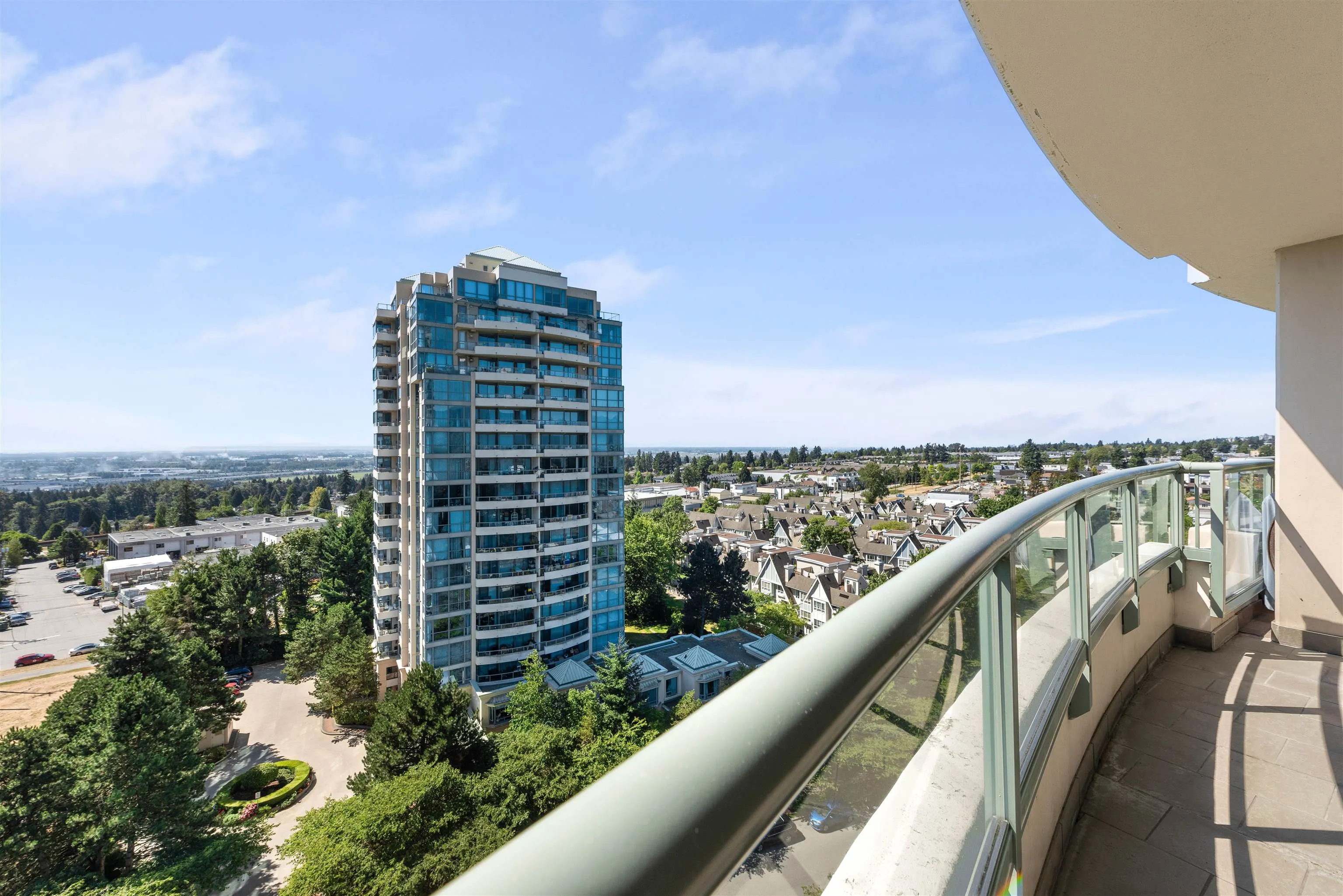 1203 6611 Southoaks Crescent