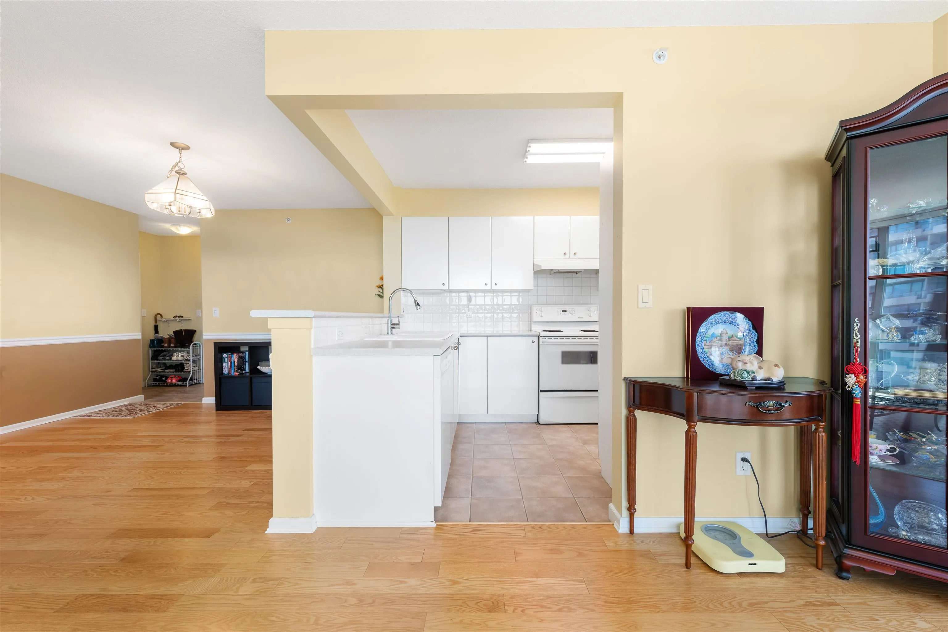 1203 6611 Southoaks Crescent