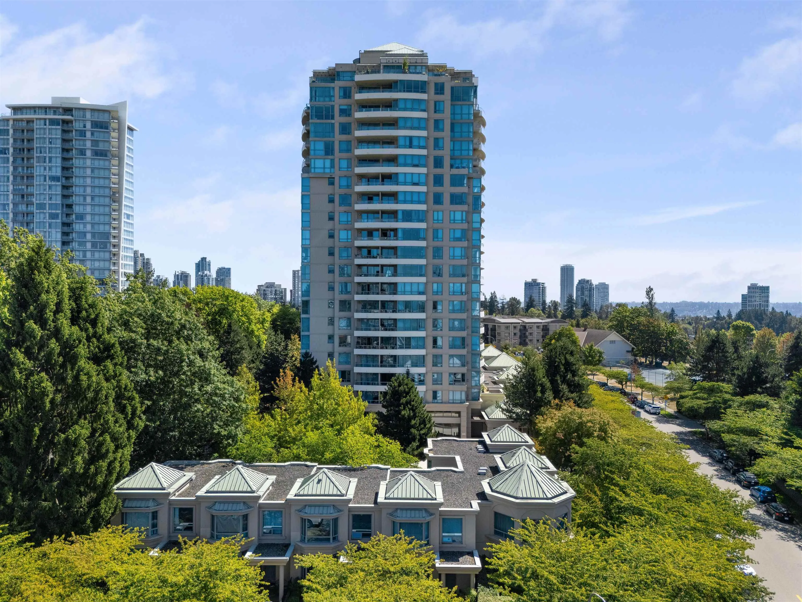 1203 6611 Southoaks Crescent