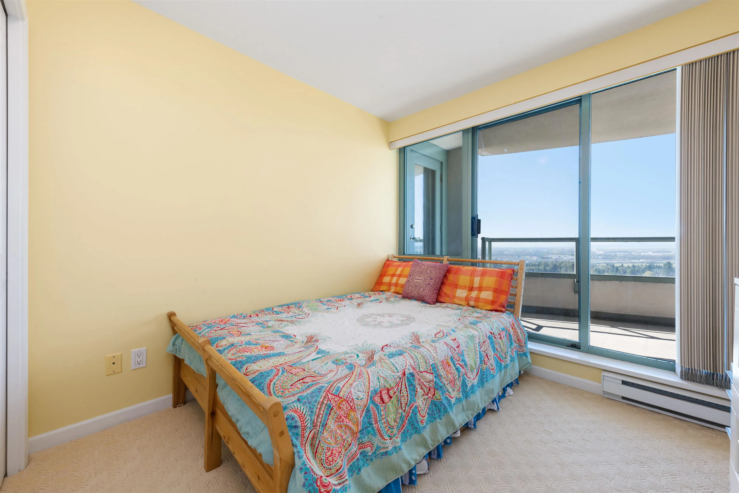 1203 6611 Southoaks Crescent
