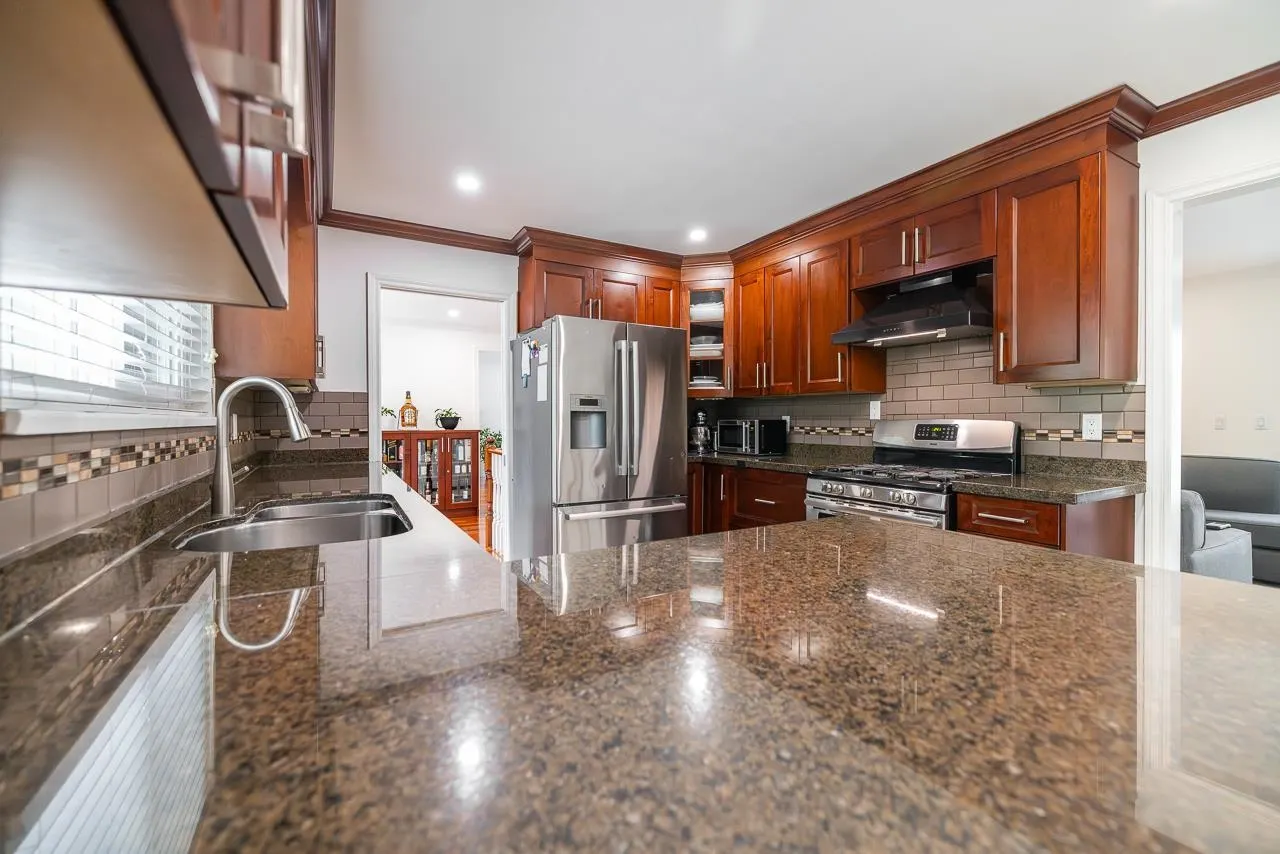 432 Riverview Crescent