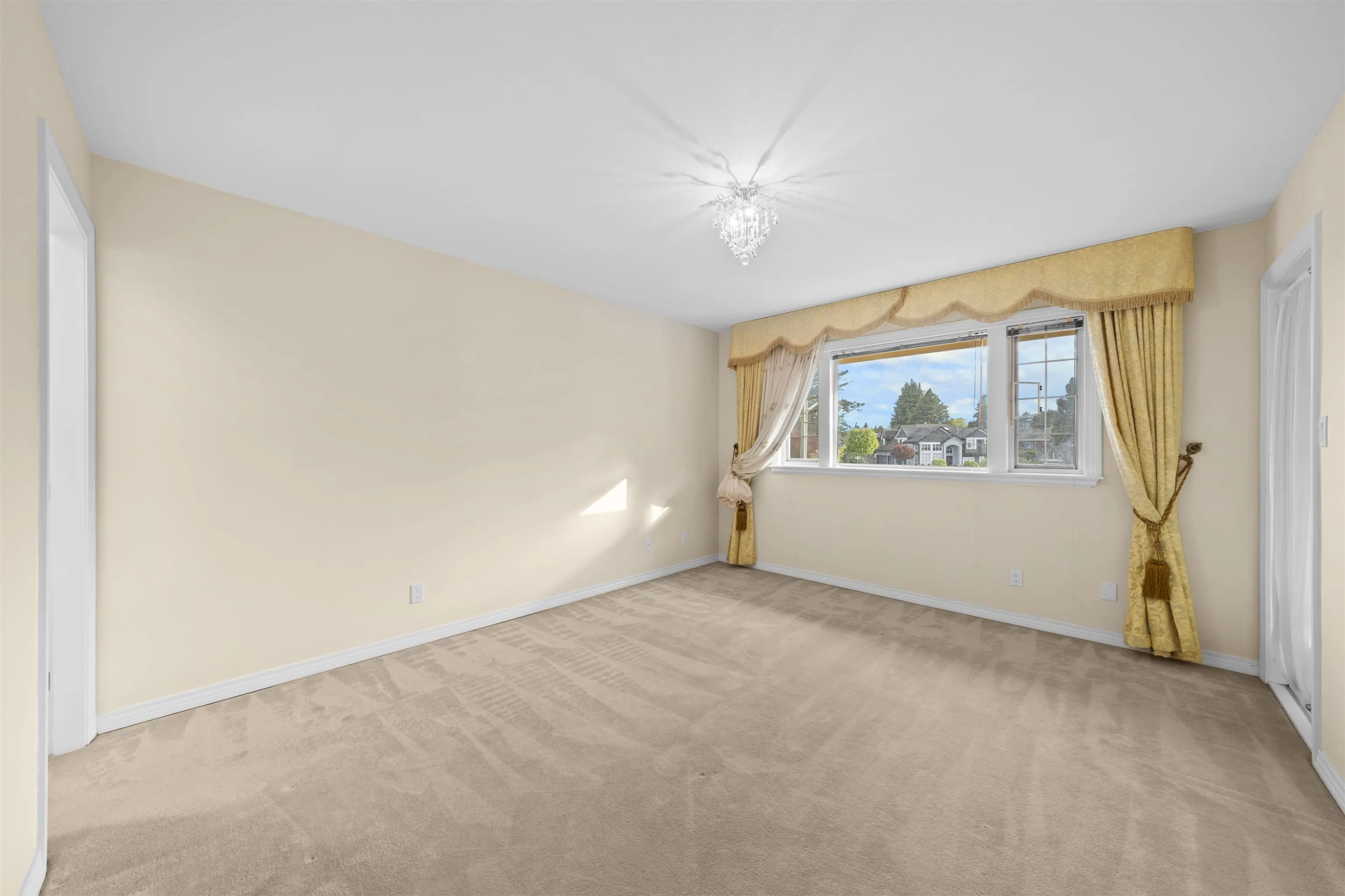 9680 Gilhurst Crescent