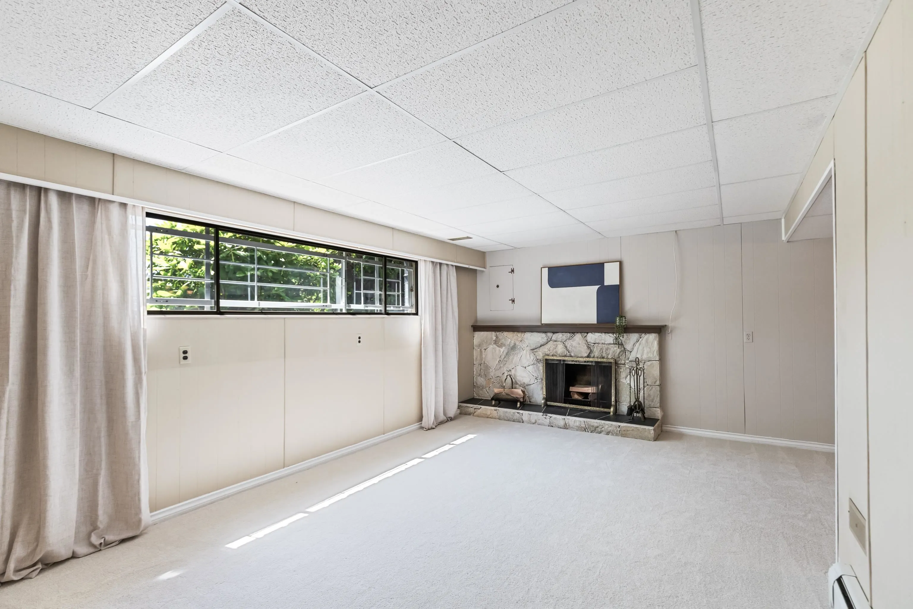 805 Everett Crescent