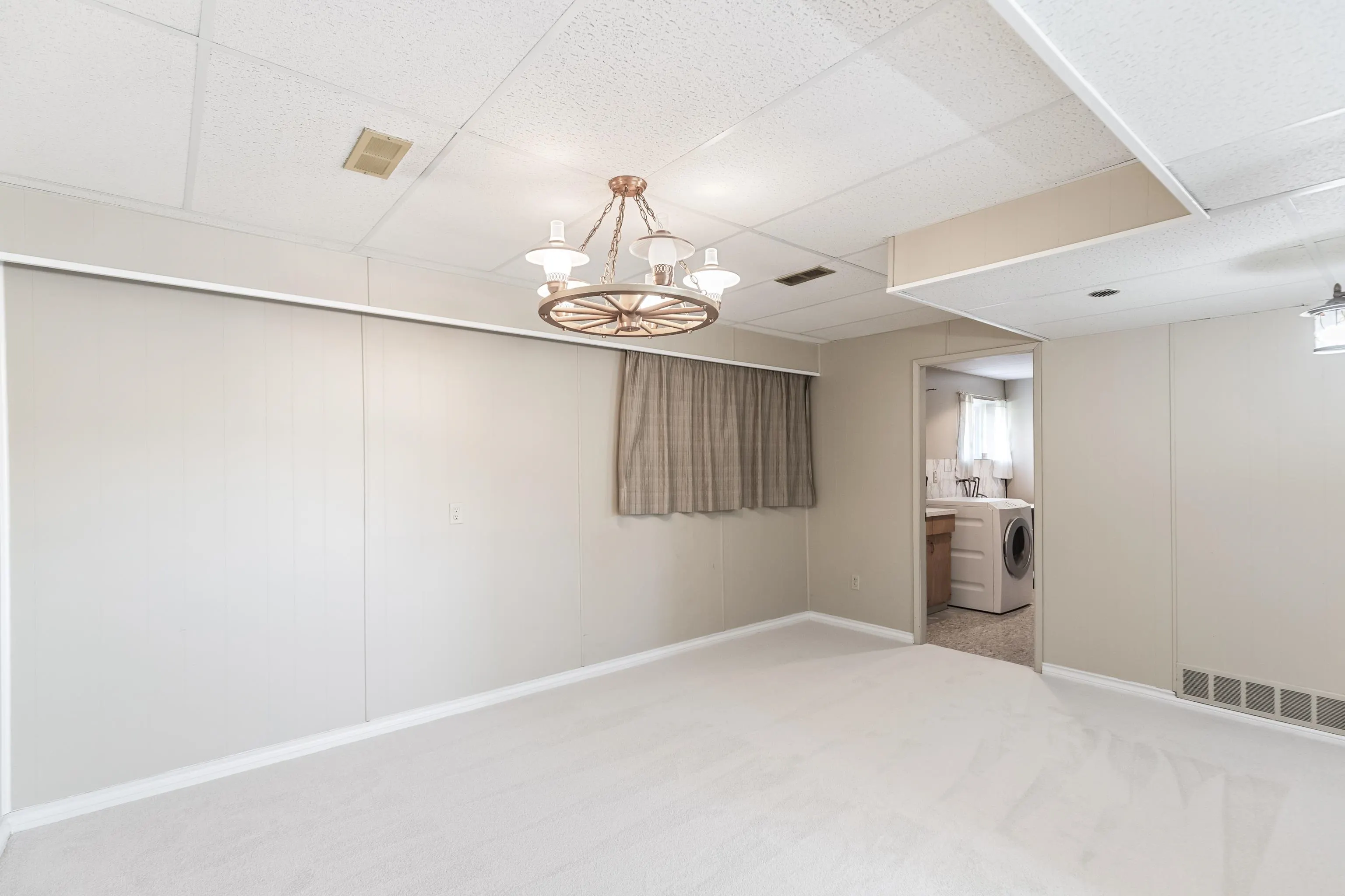 805 Everett Crescent