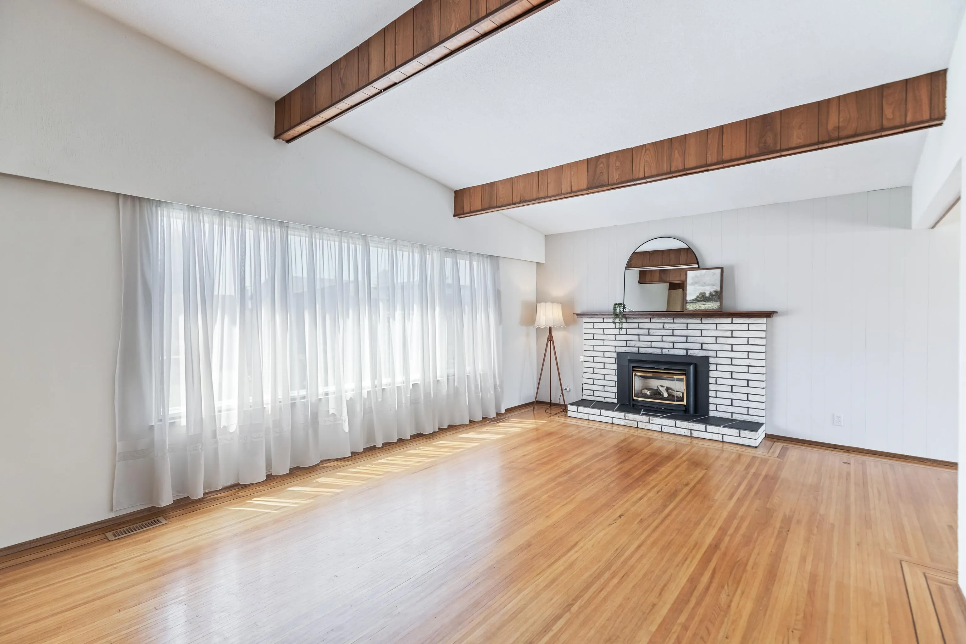805 Everett Crescent