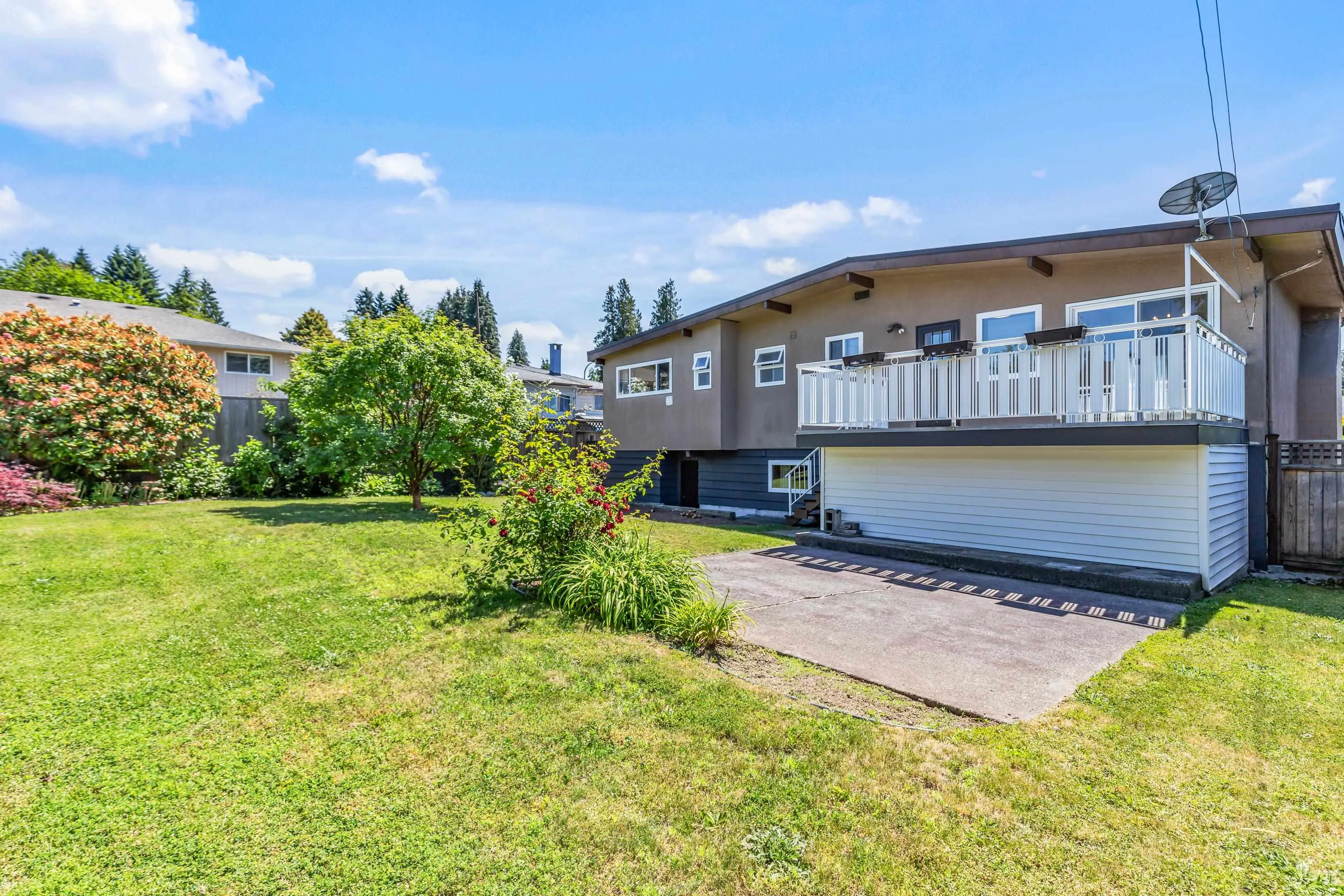 805 Everett Crescent