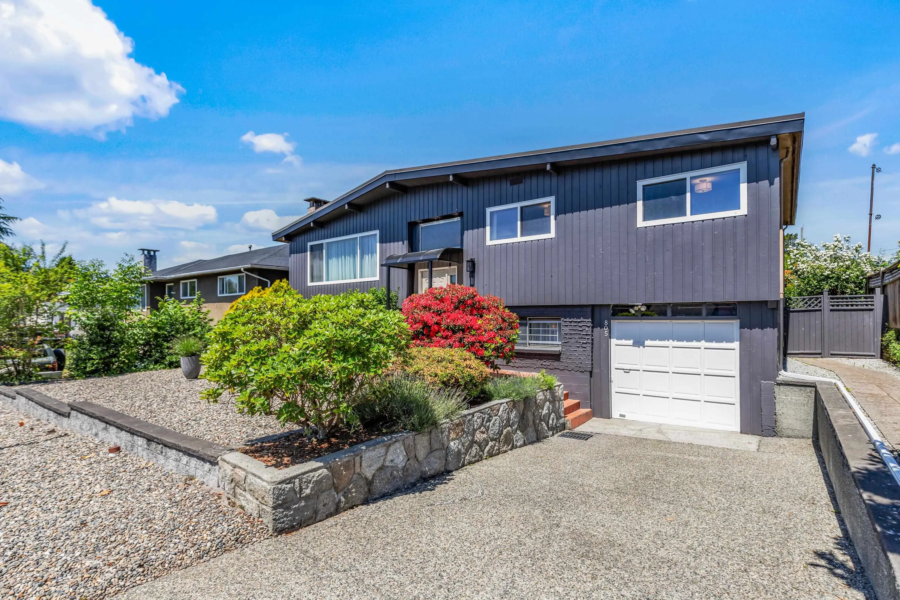 805 Everett Crescent