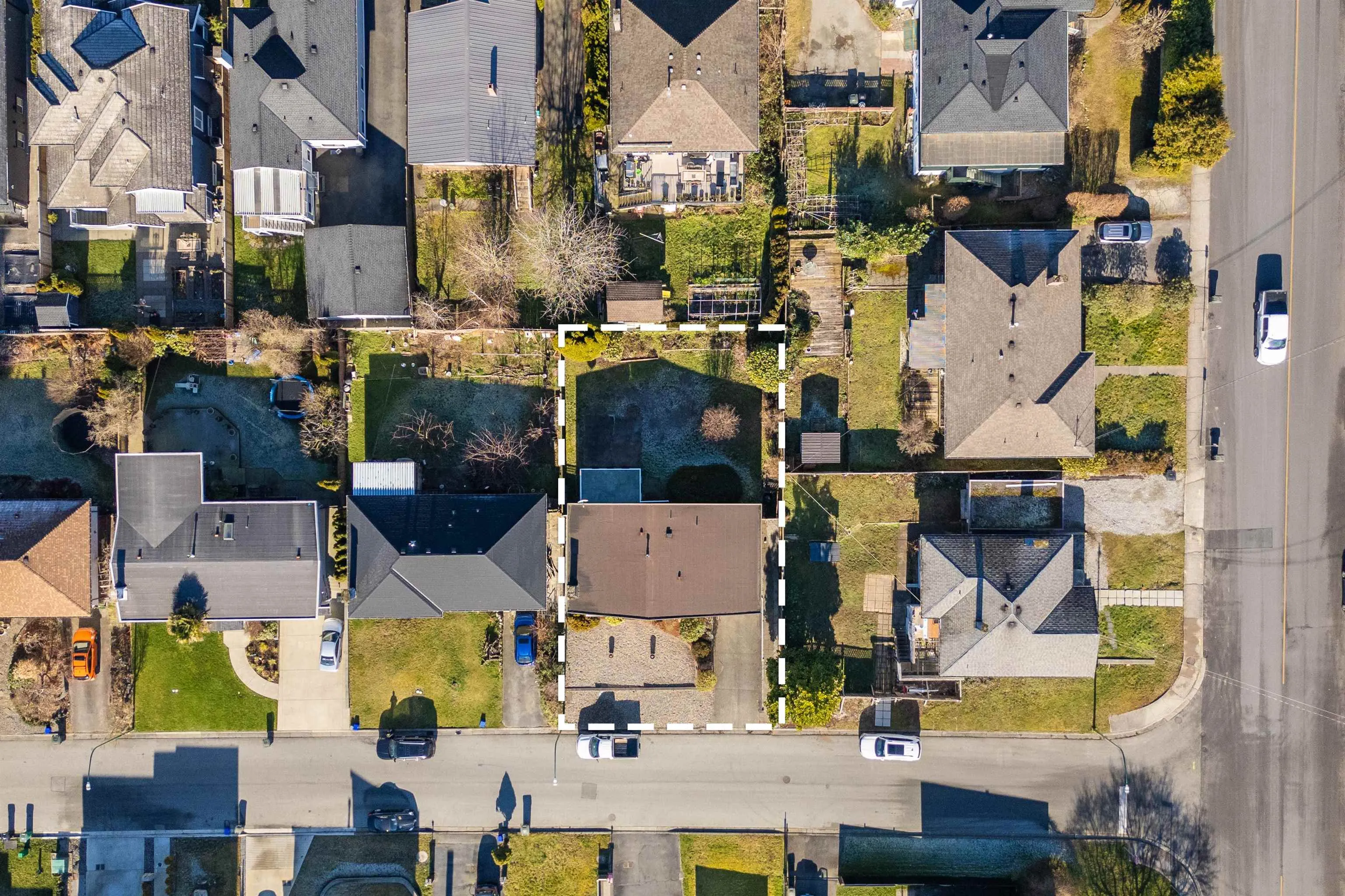 805 Everett Crescent