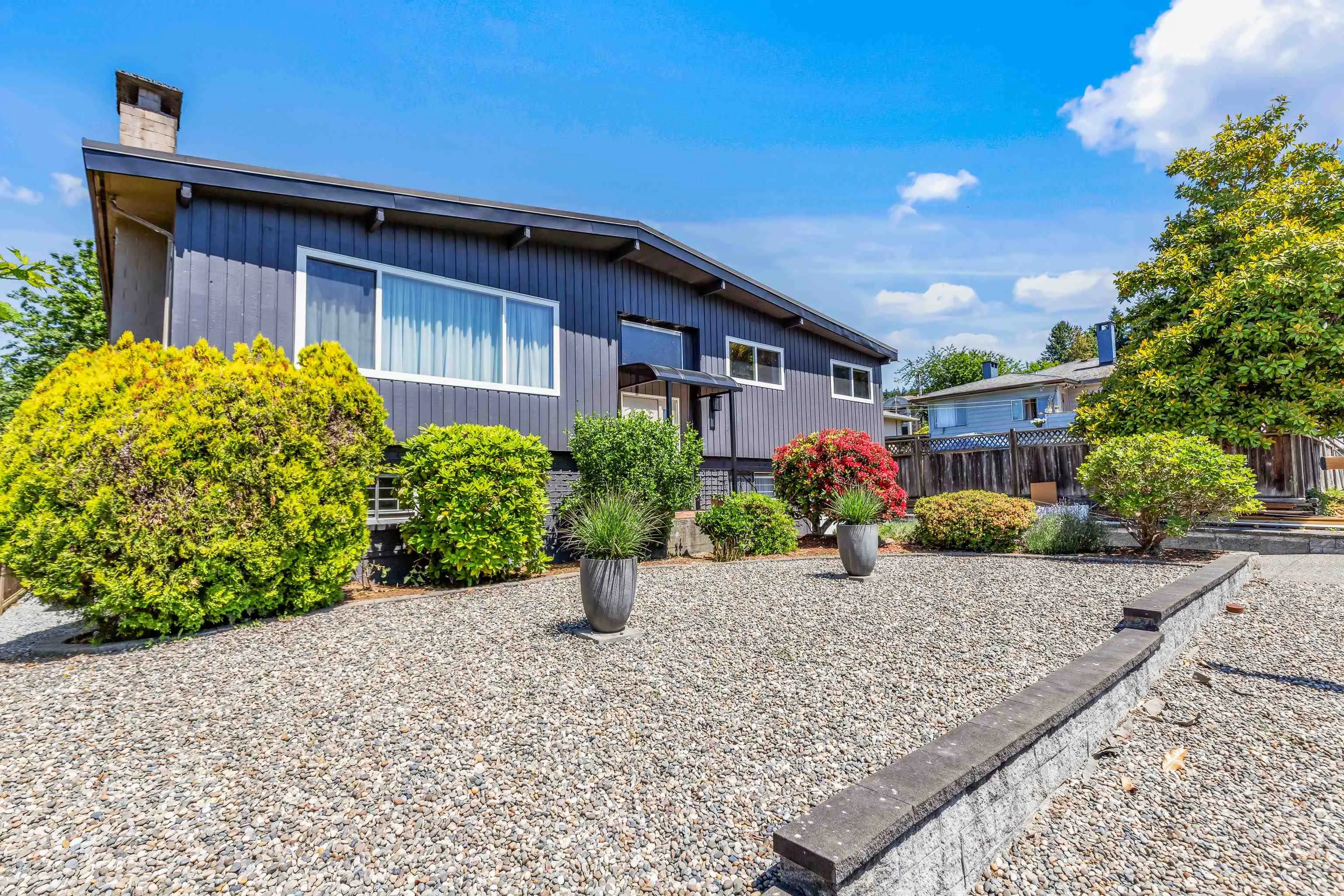 805 Everett Crescent