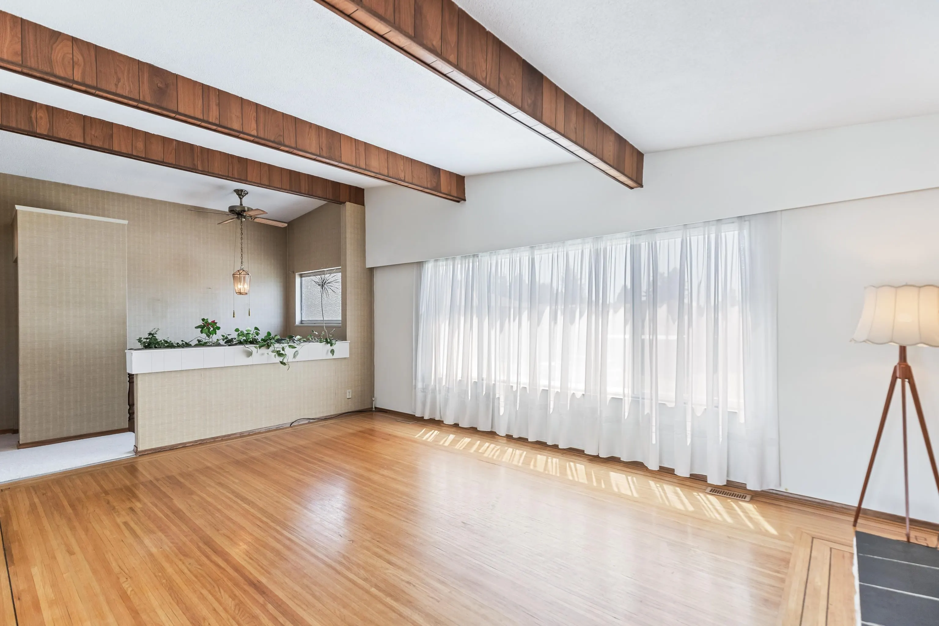 805 Everett Crescent