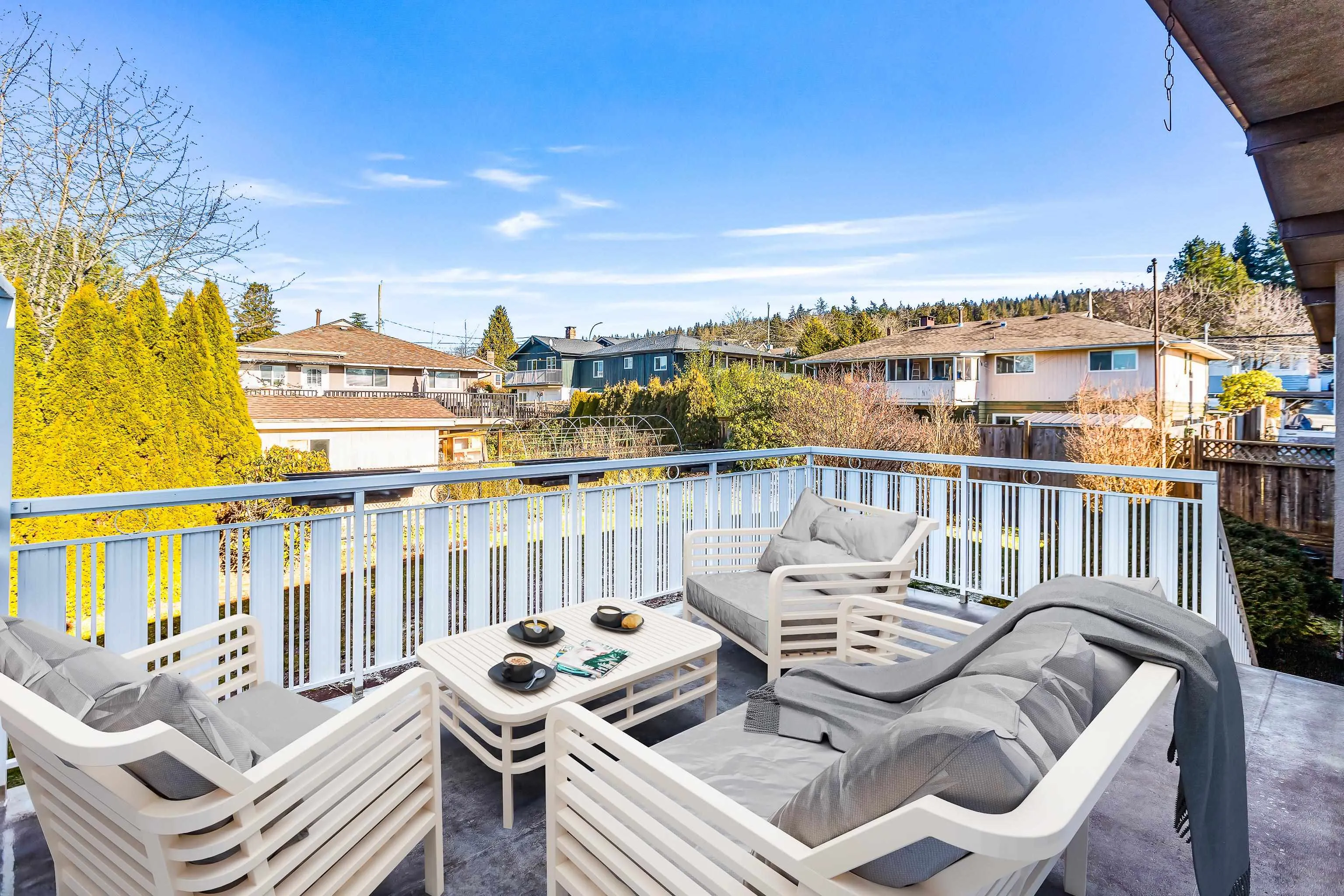 805 Everett Crescent